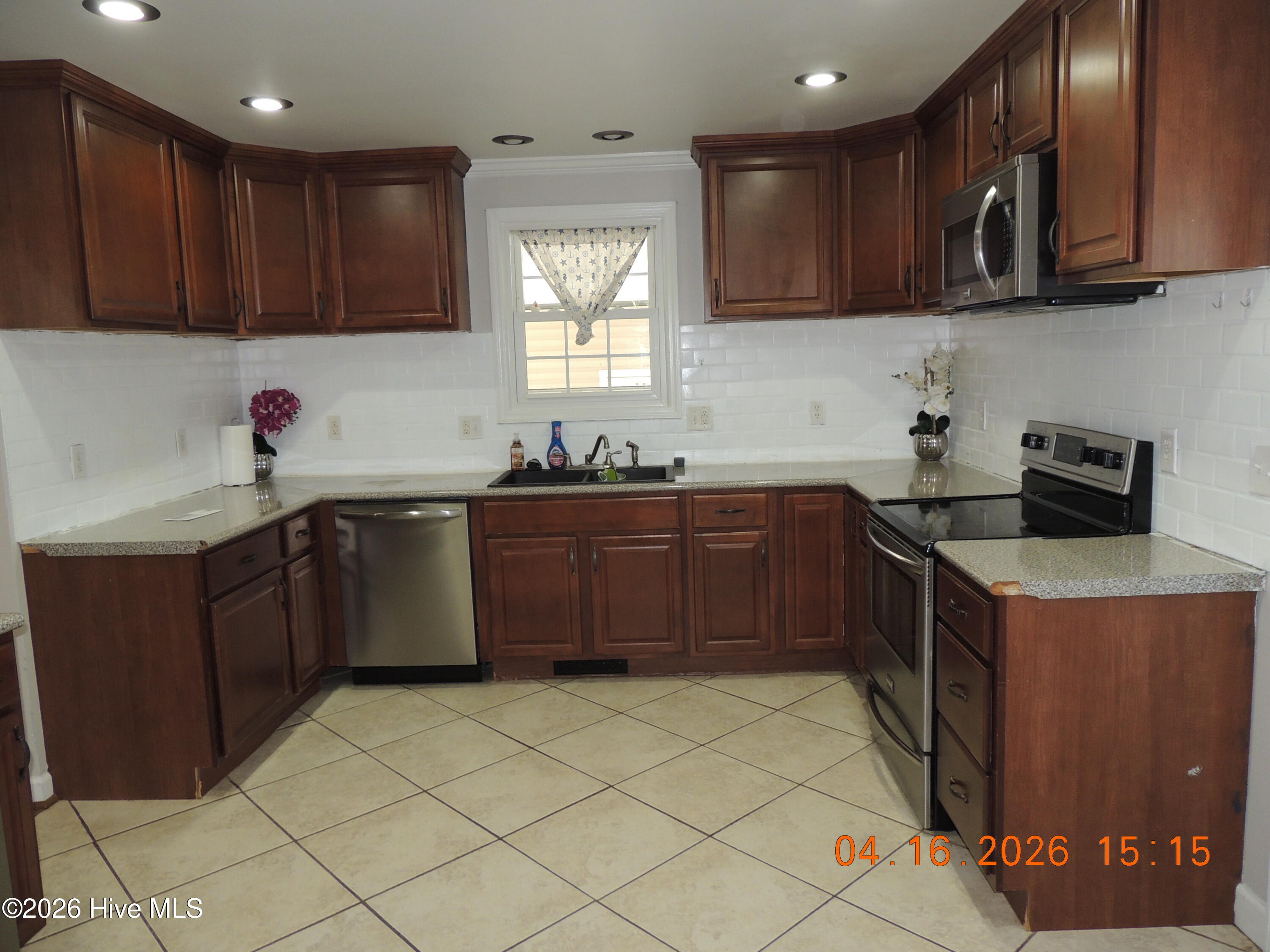 100565654 | Photo 10