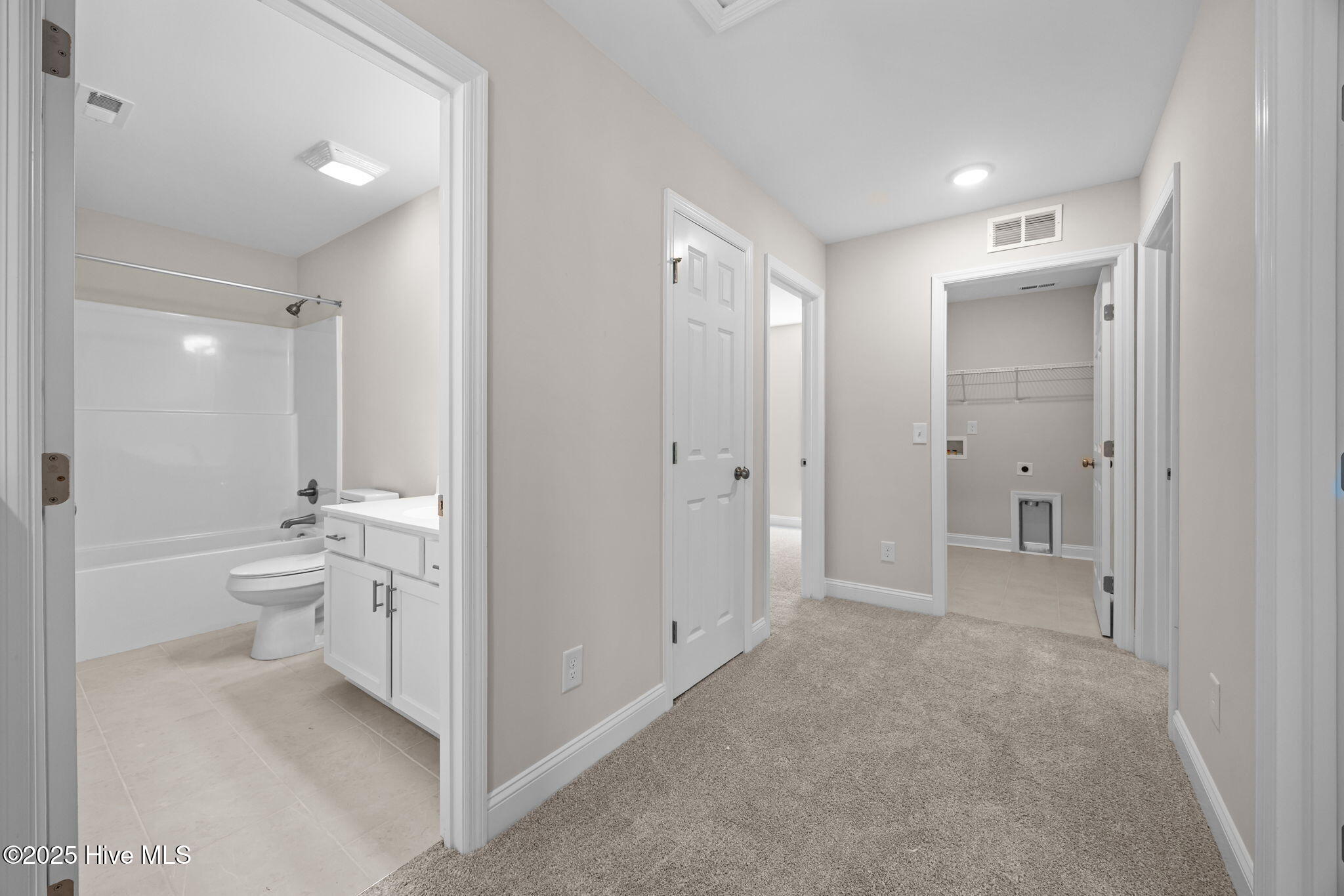 100509349 | Photo 29