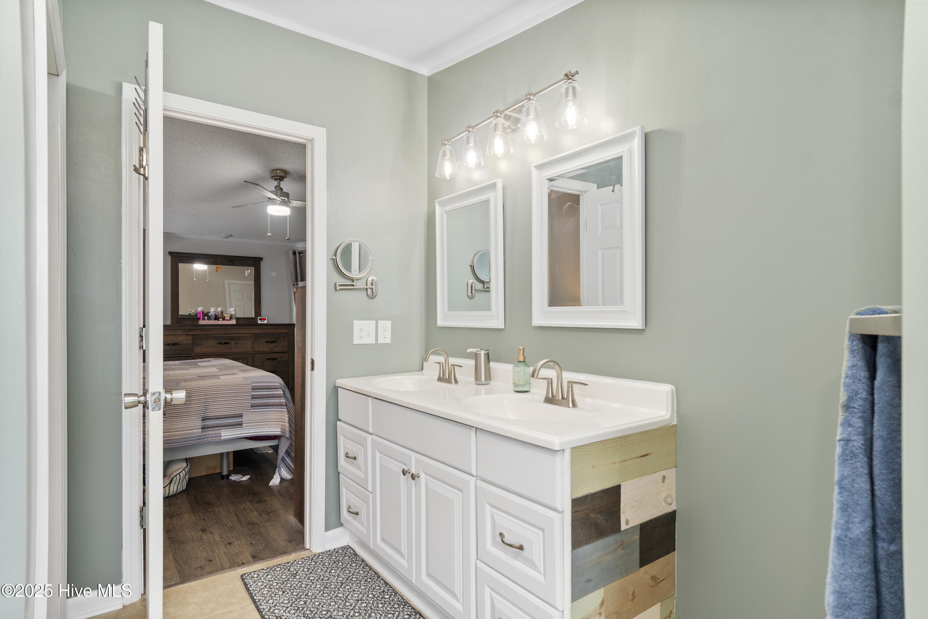 100517540 | Photo 19