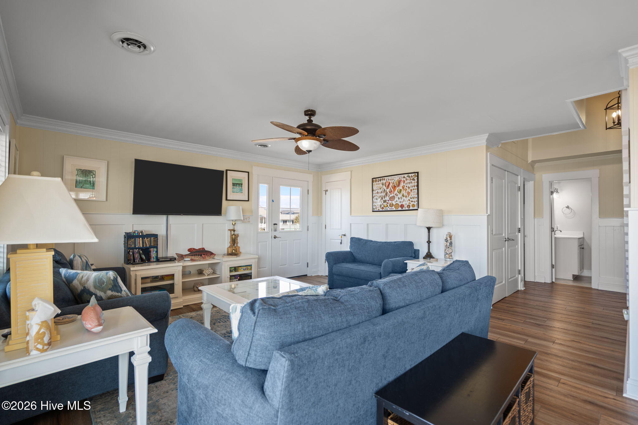 100568045 | Photo 13