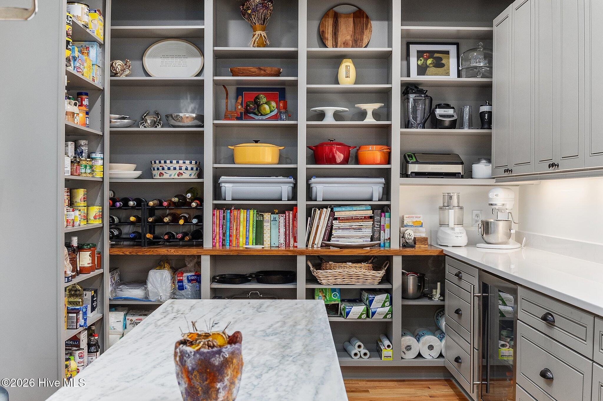 100553128 | Photo 30