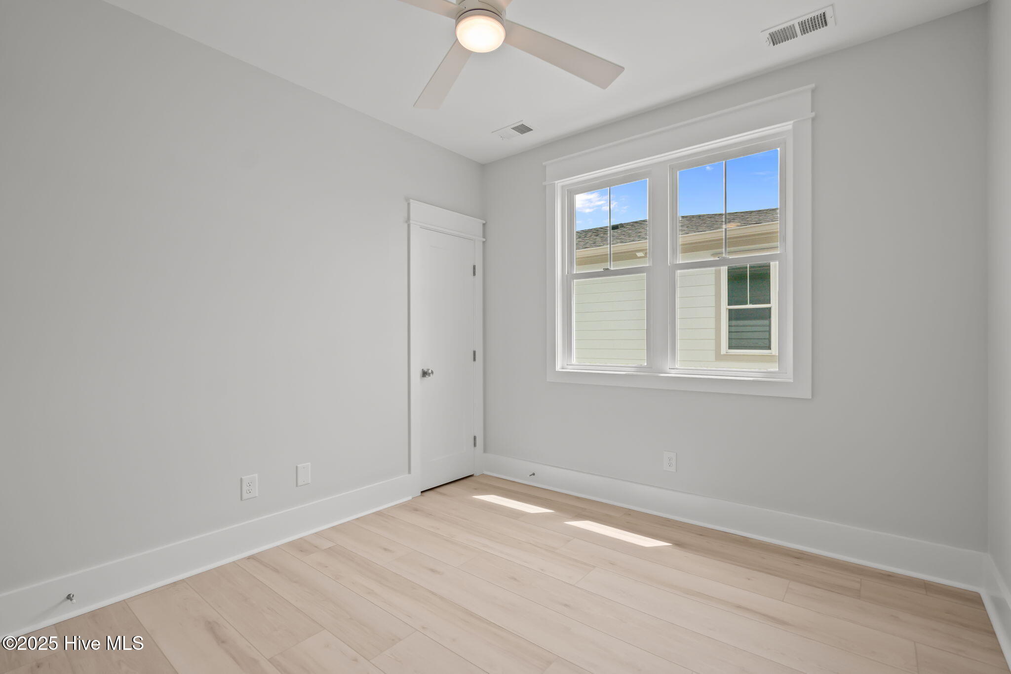 100537878 | Photo 38