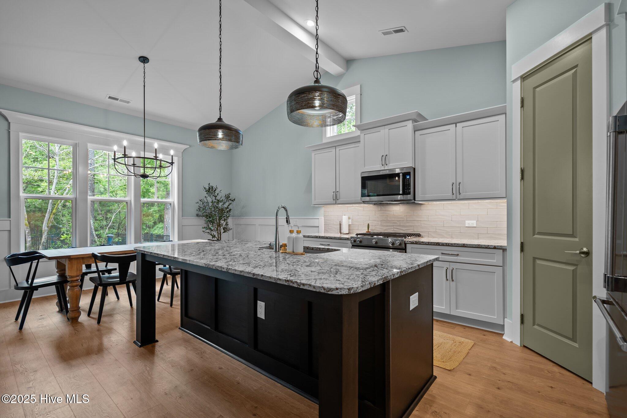 100510918 | Photo 15