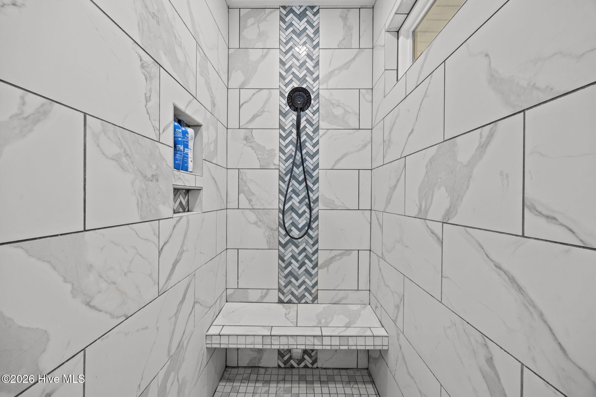 100548443 | Photo 28