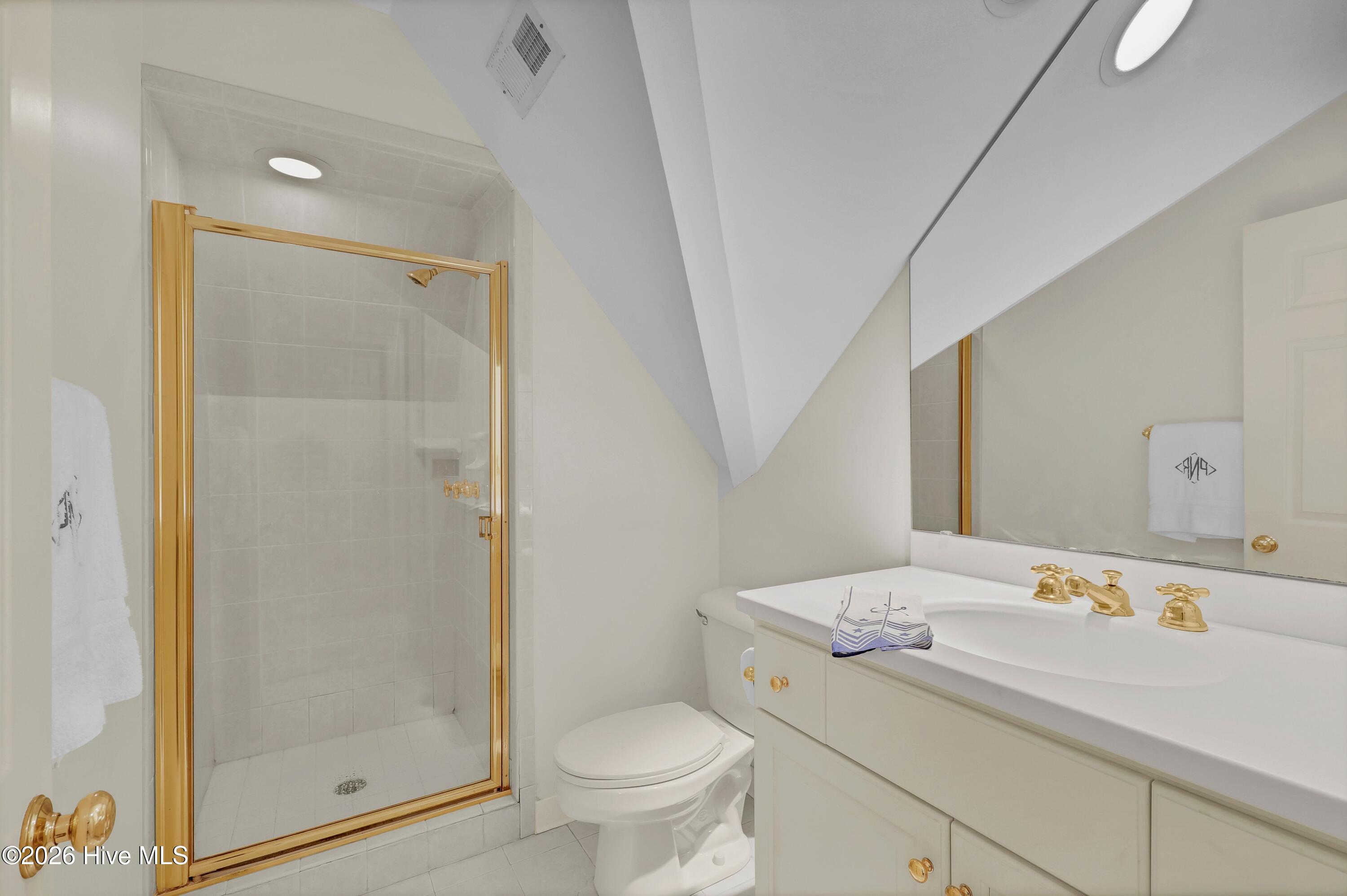 100567491 | Photo 38