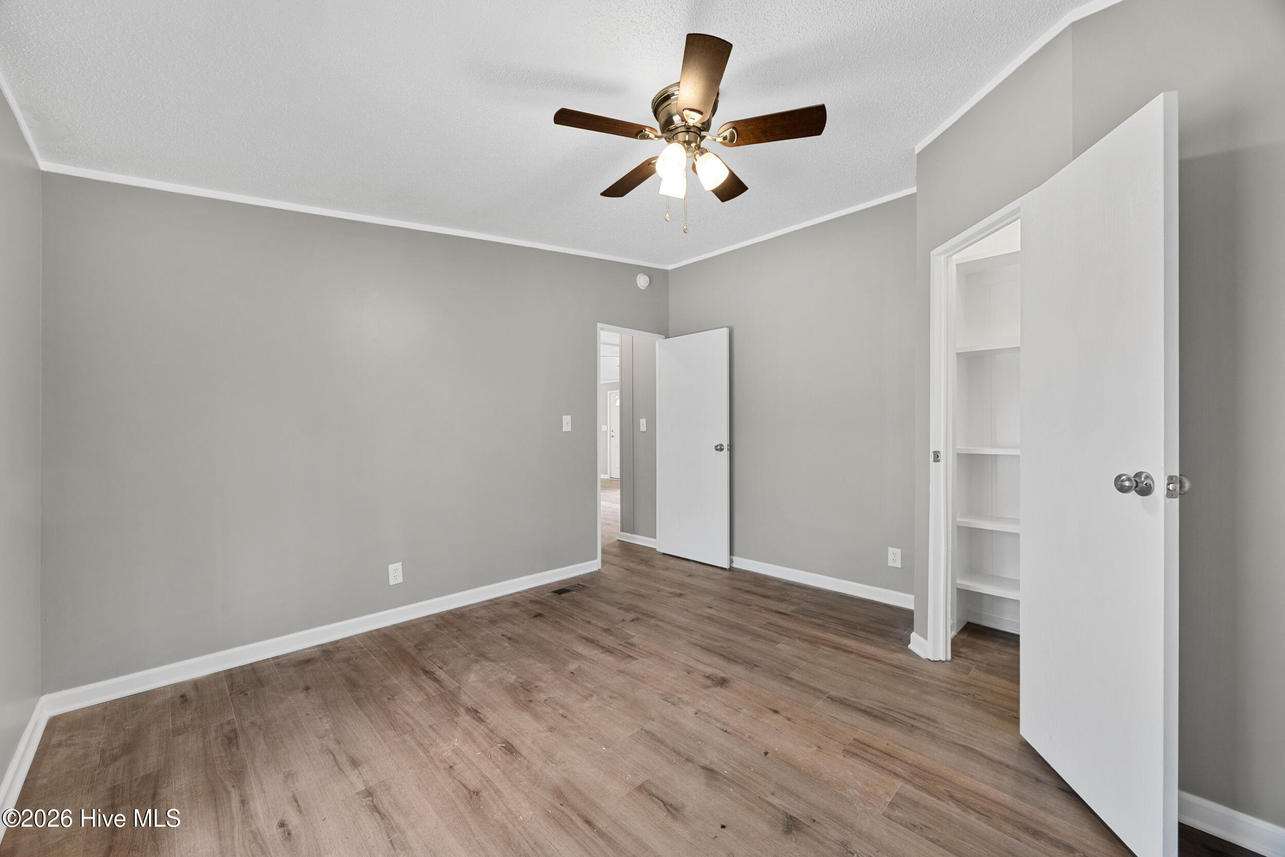 100560049 | Photo 23