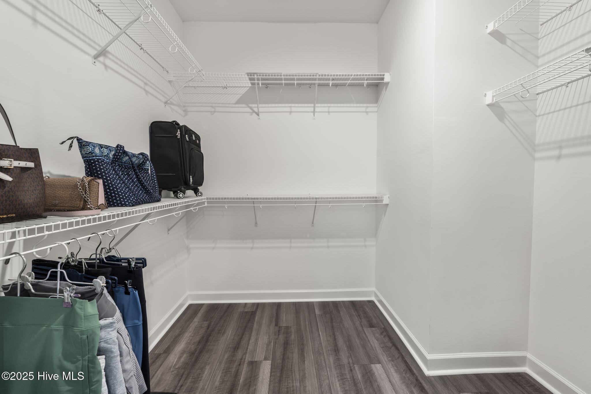 100514884 | Photo 23