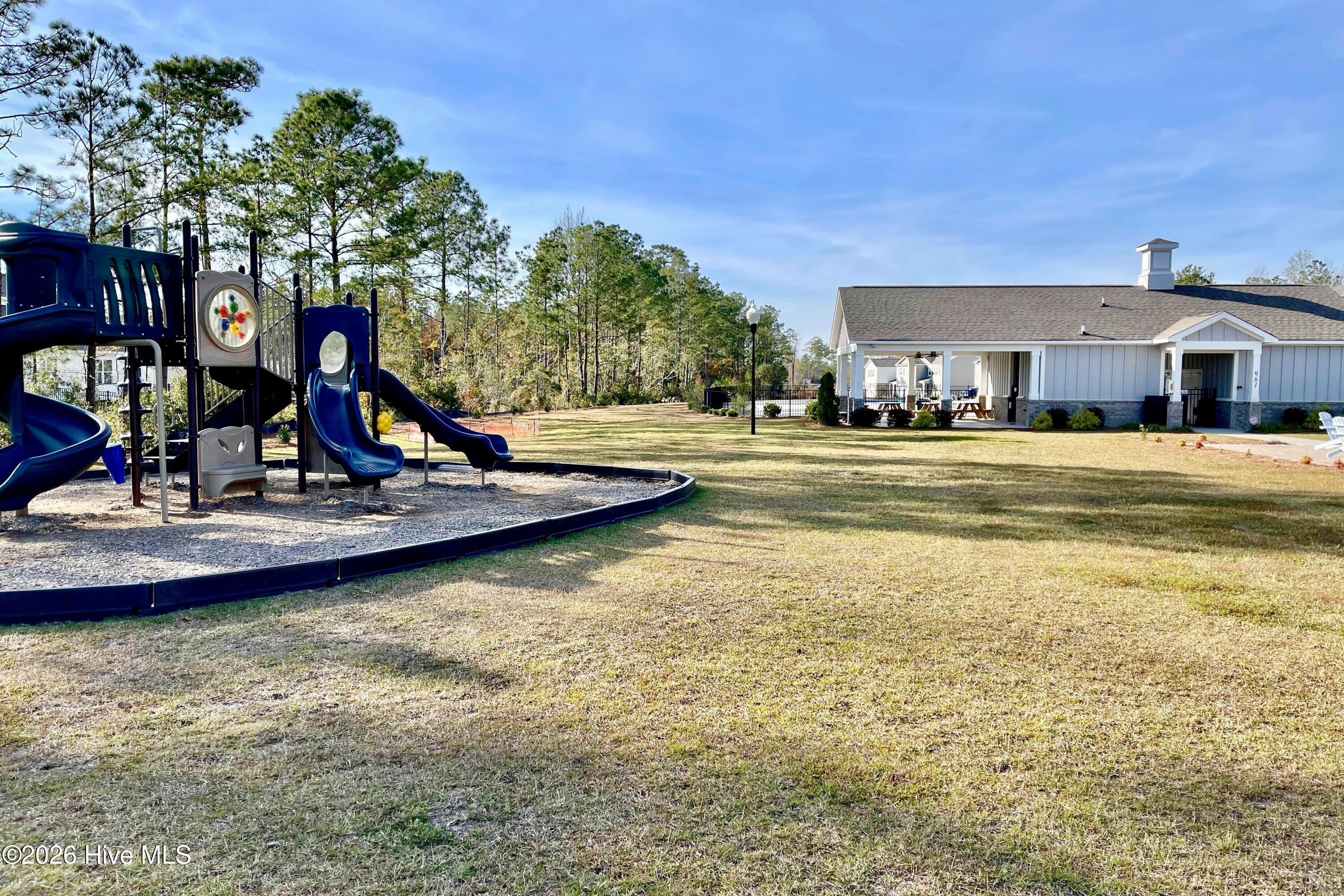 100551003 | Photo 24