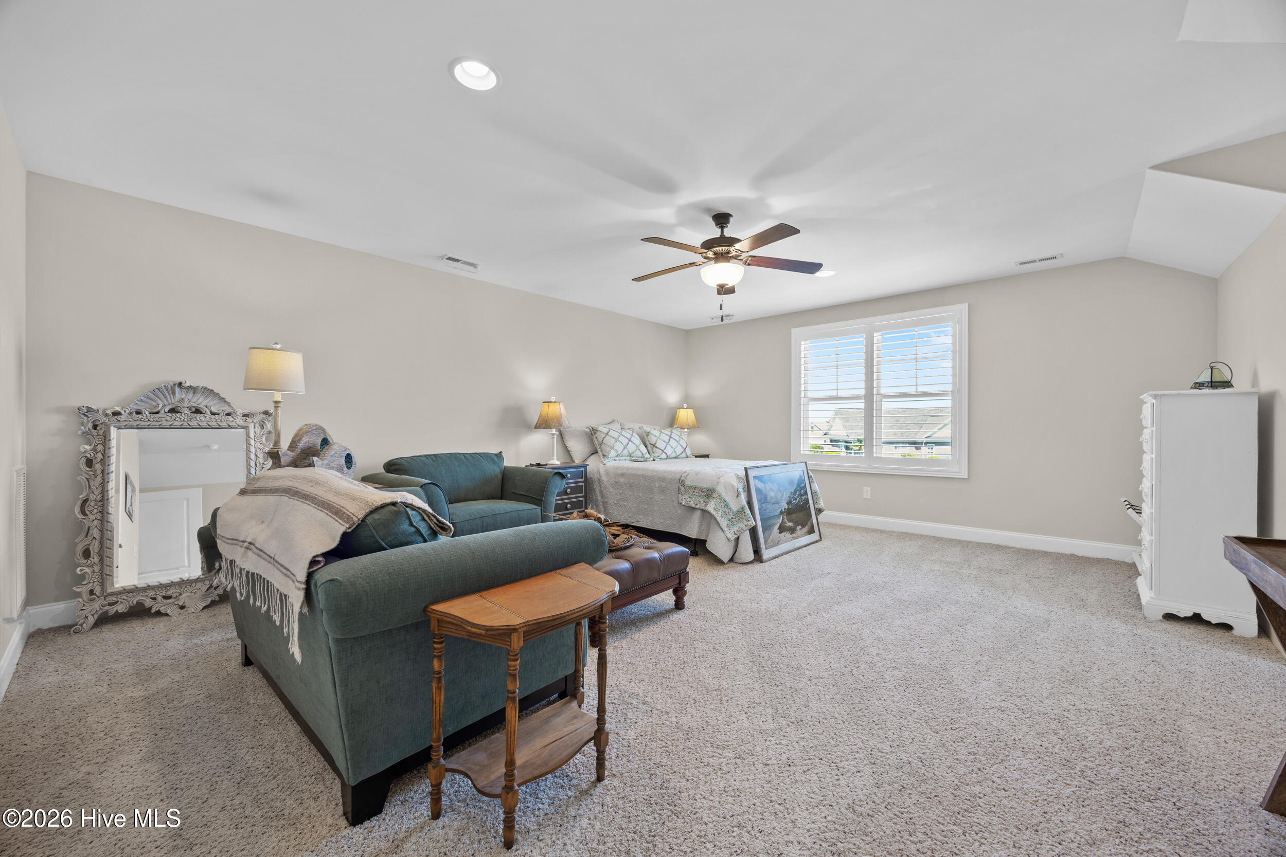 100566024 | Photo 36