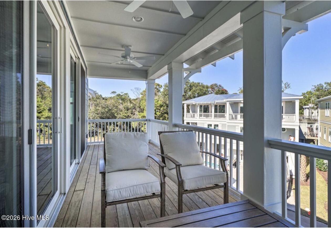 100563355 | Photo 44