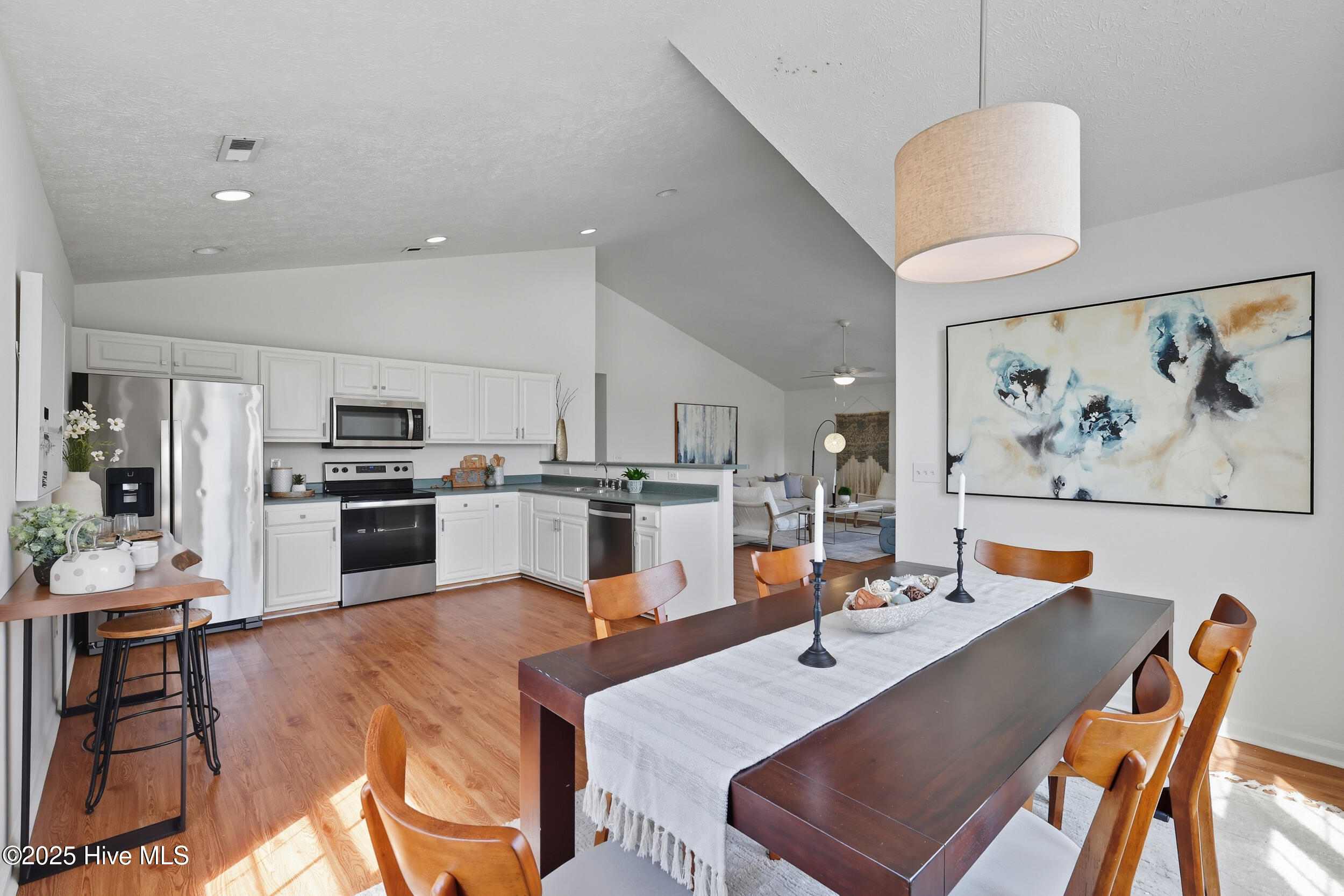 100533077 | Photo 13