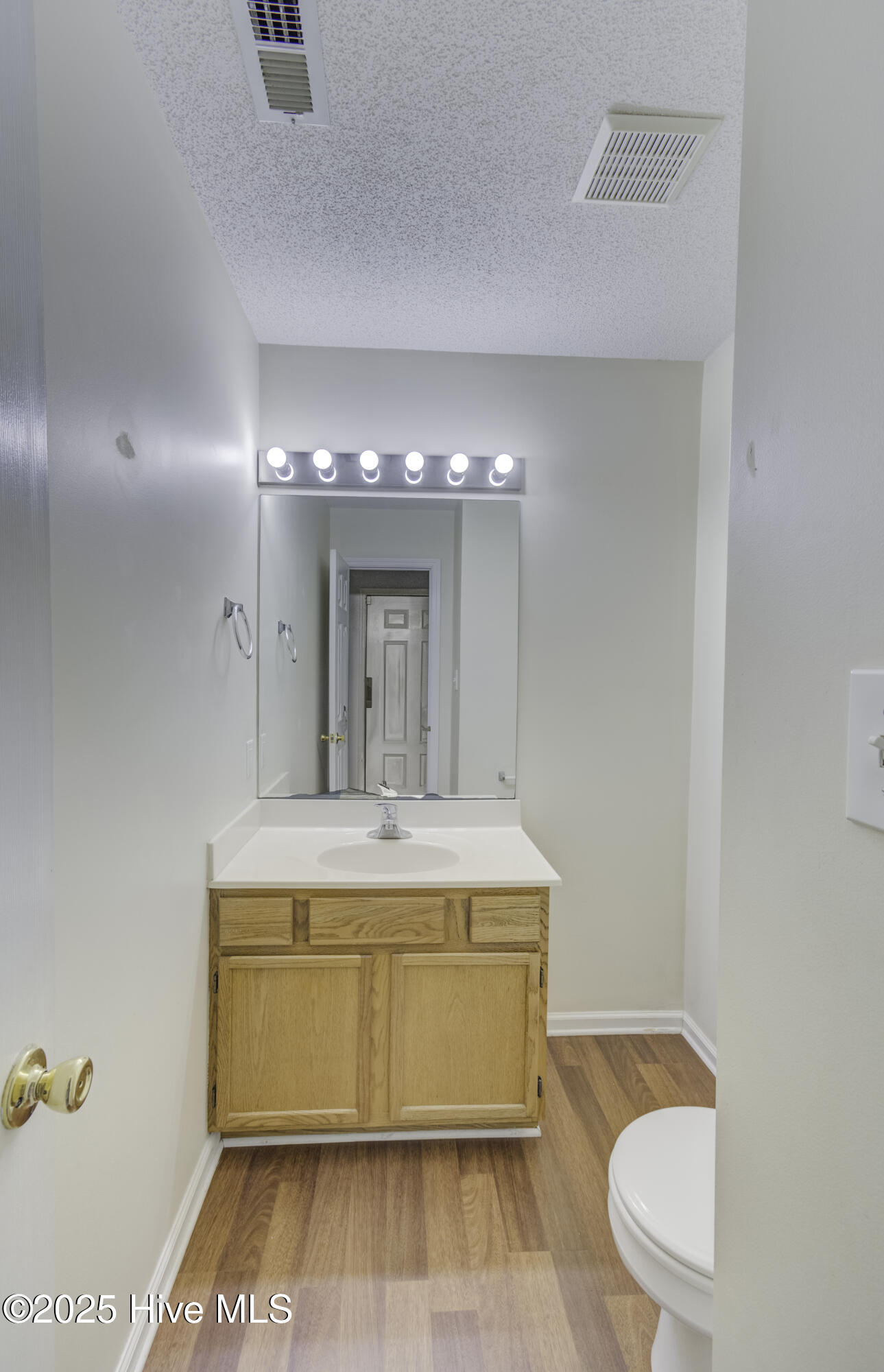 100536180 | Photo 10