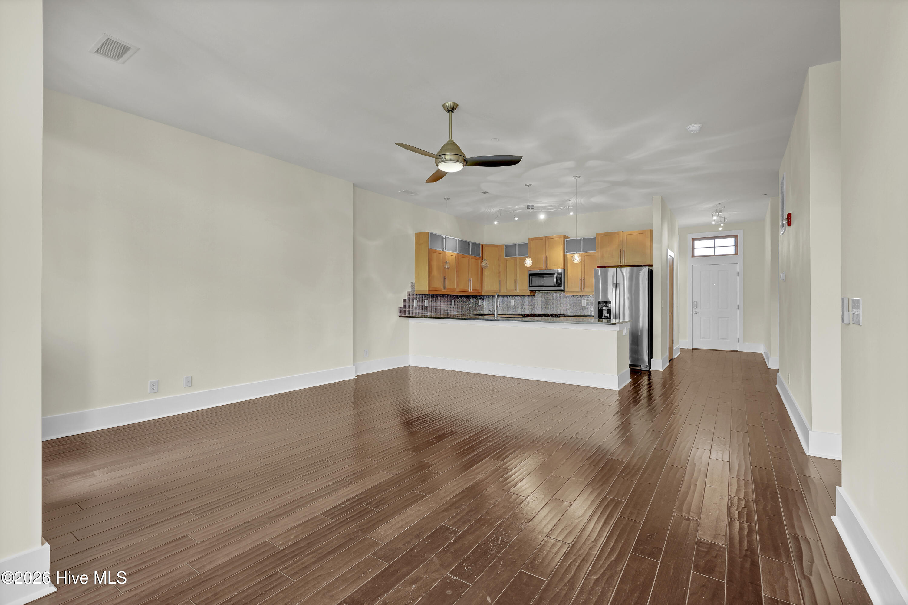 100566335 | Photo 27