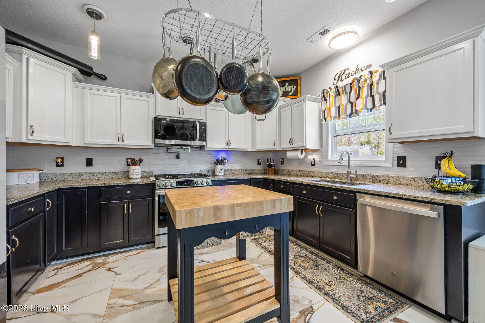 100563665 | Photo 15