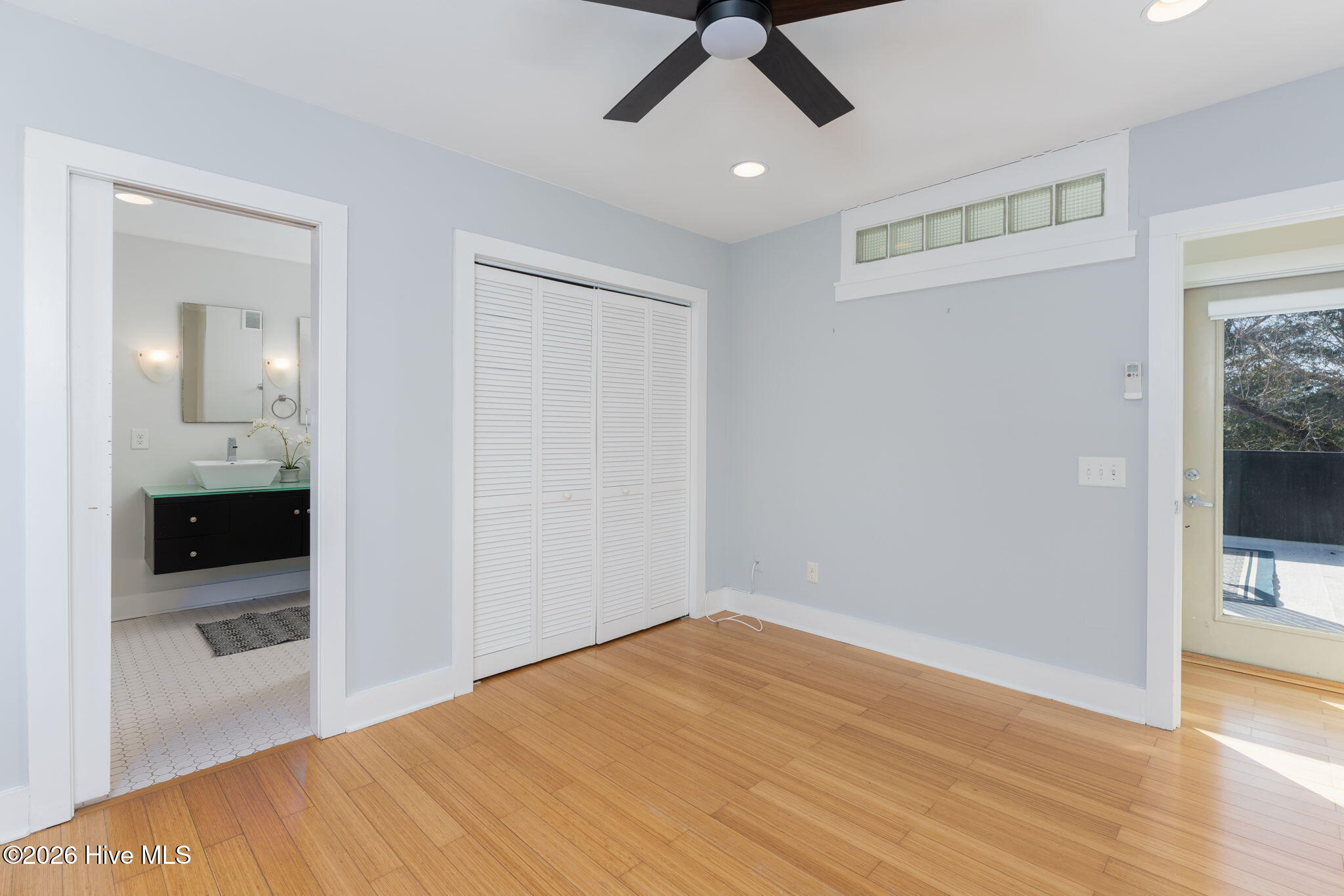 100554453 | Photo 24