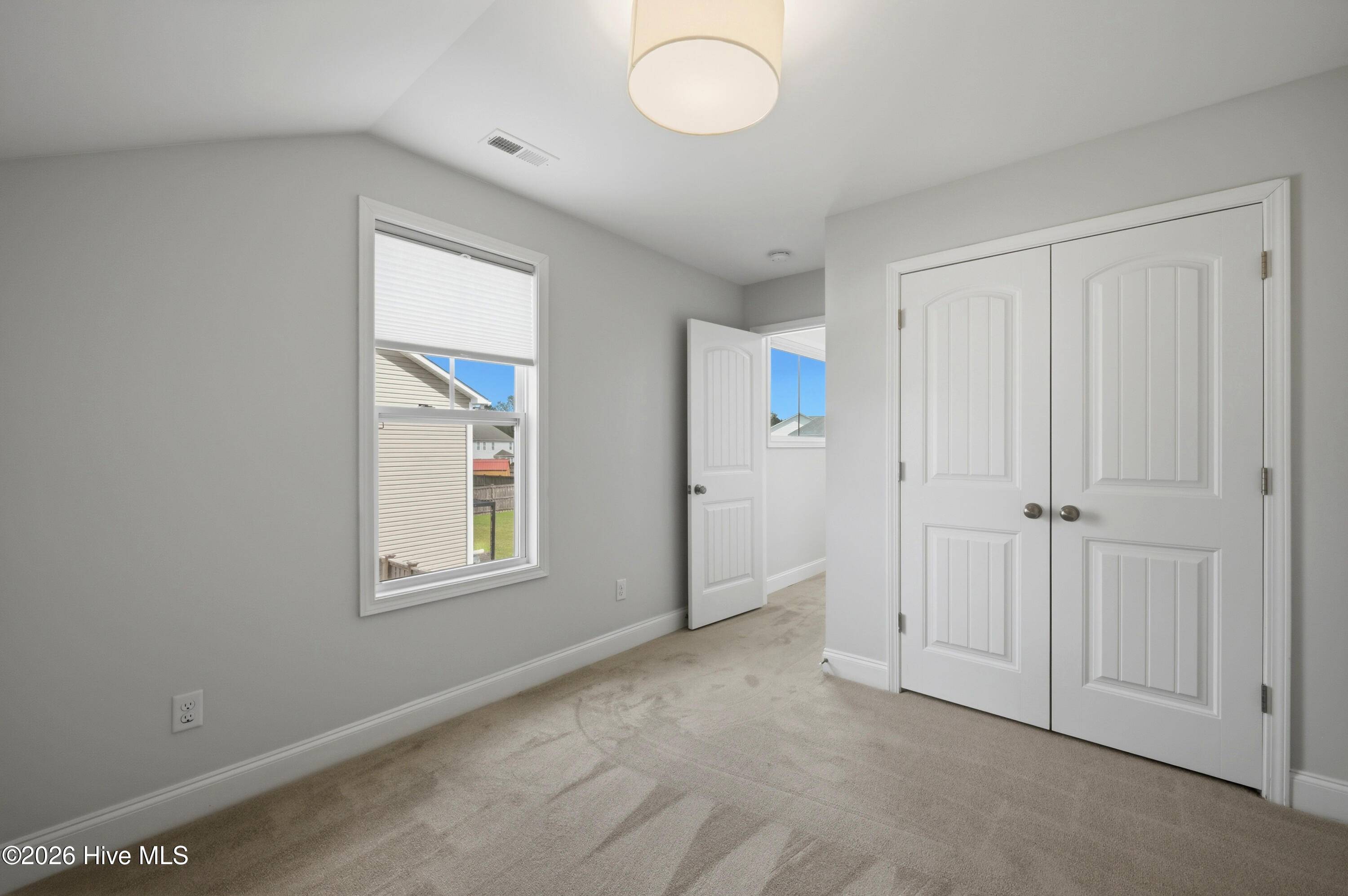 100563104 | Photo 34