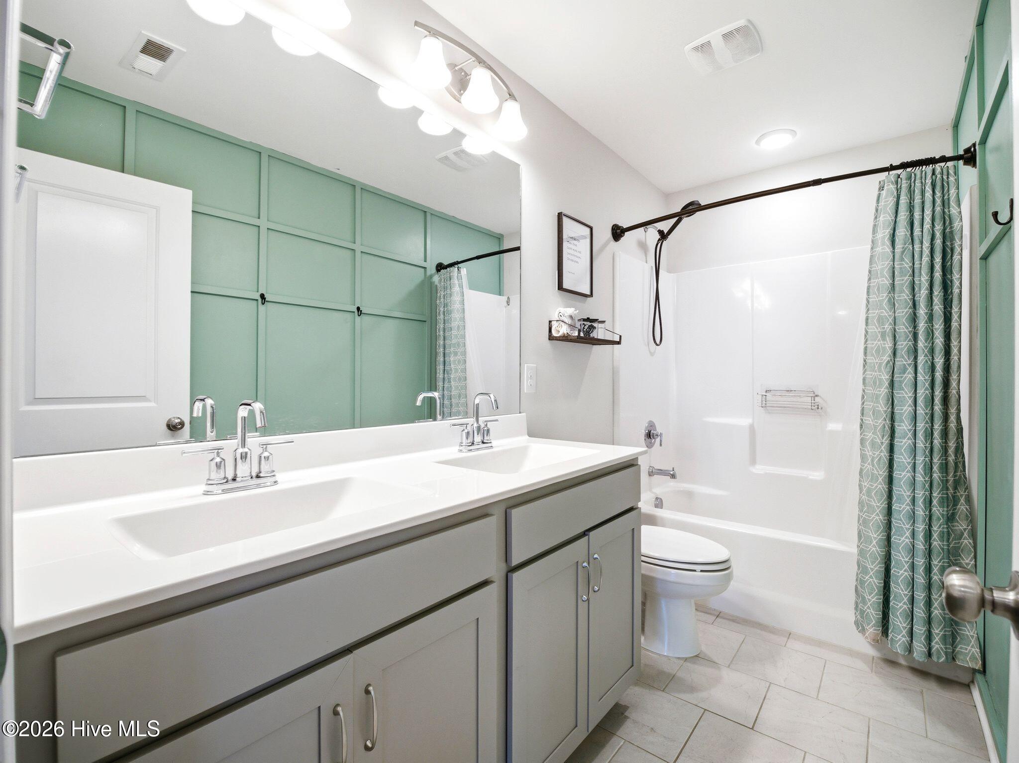 100569792 | Photo 42