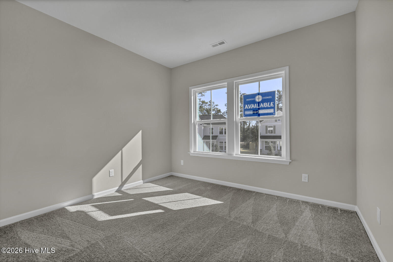 100527209 | Photo 29