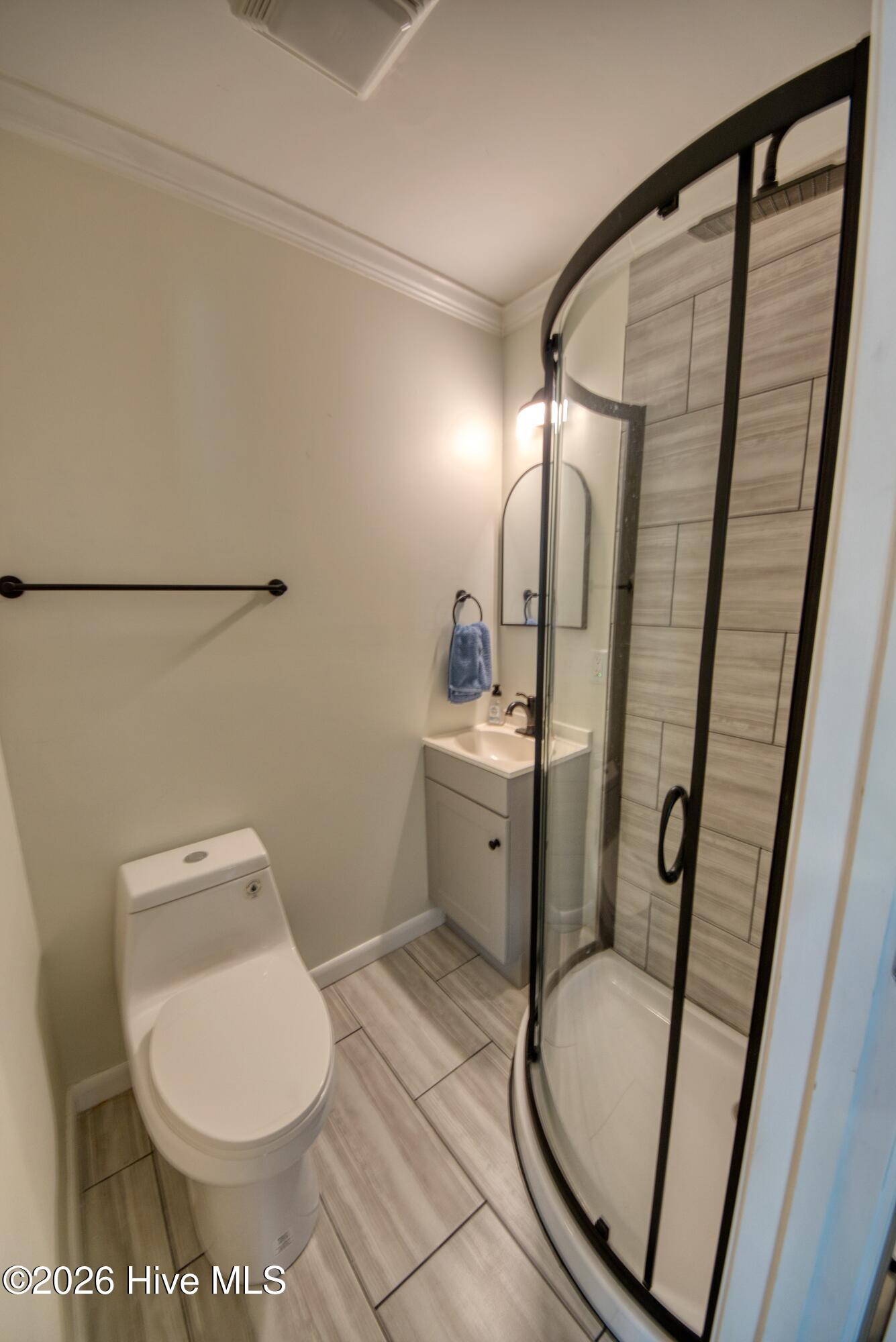 213 N Mcrae Street, Burgaw, NC 28425 – photo 14: Guest Bath