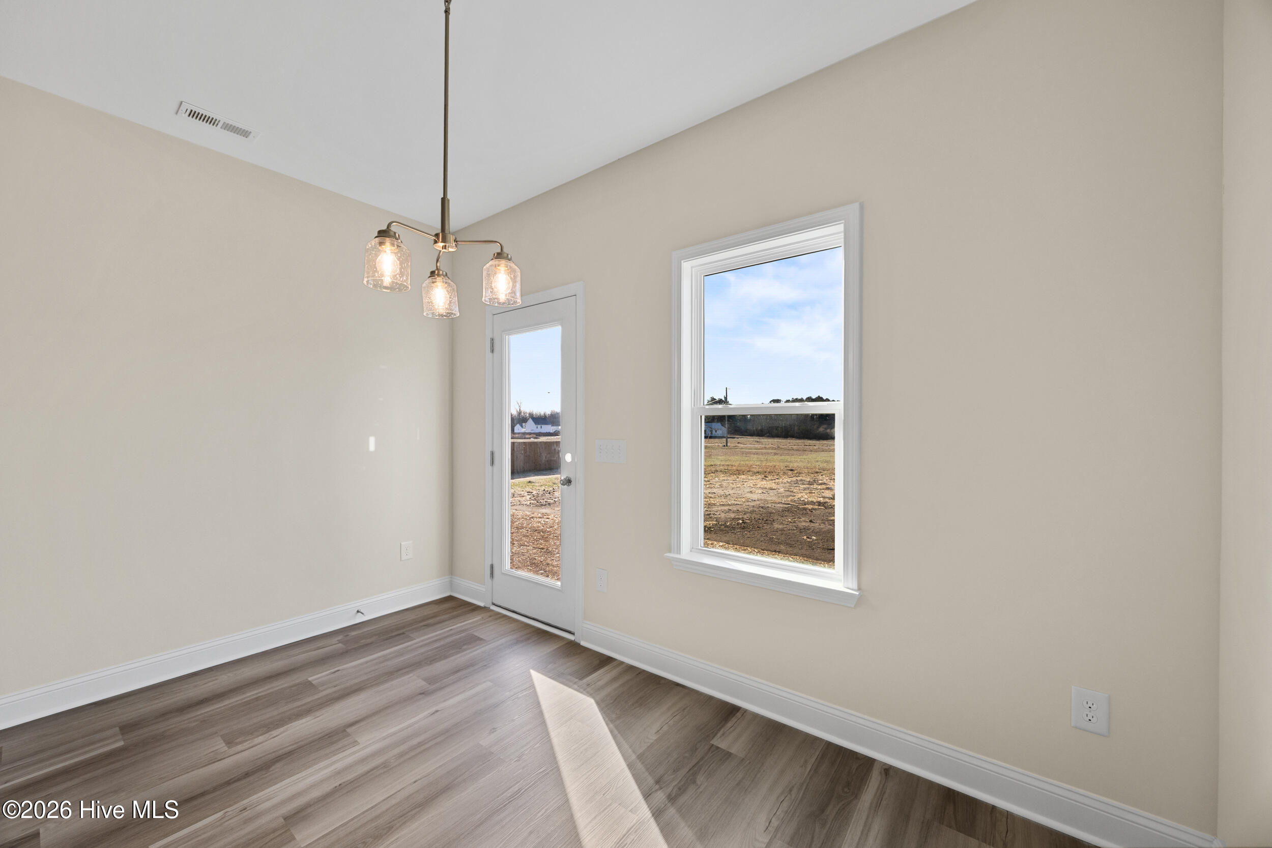 100551256 | Photo 19