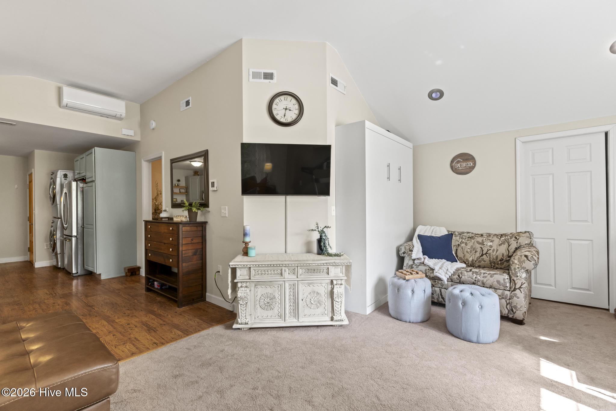 100569223 | Photo 43