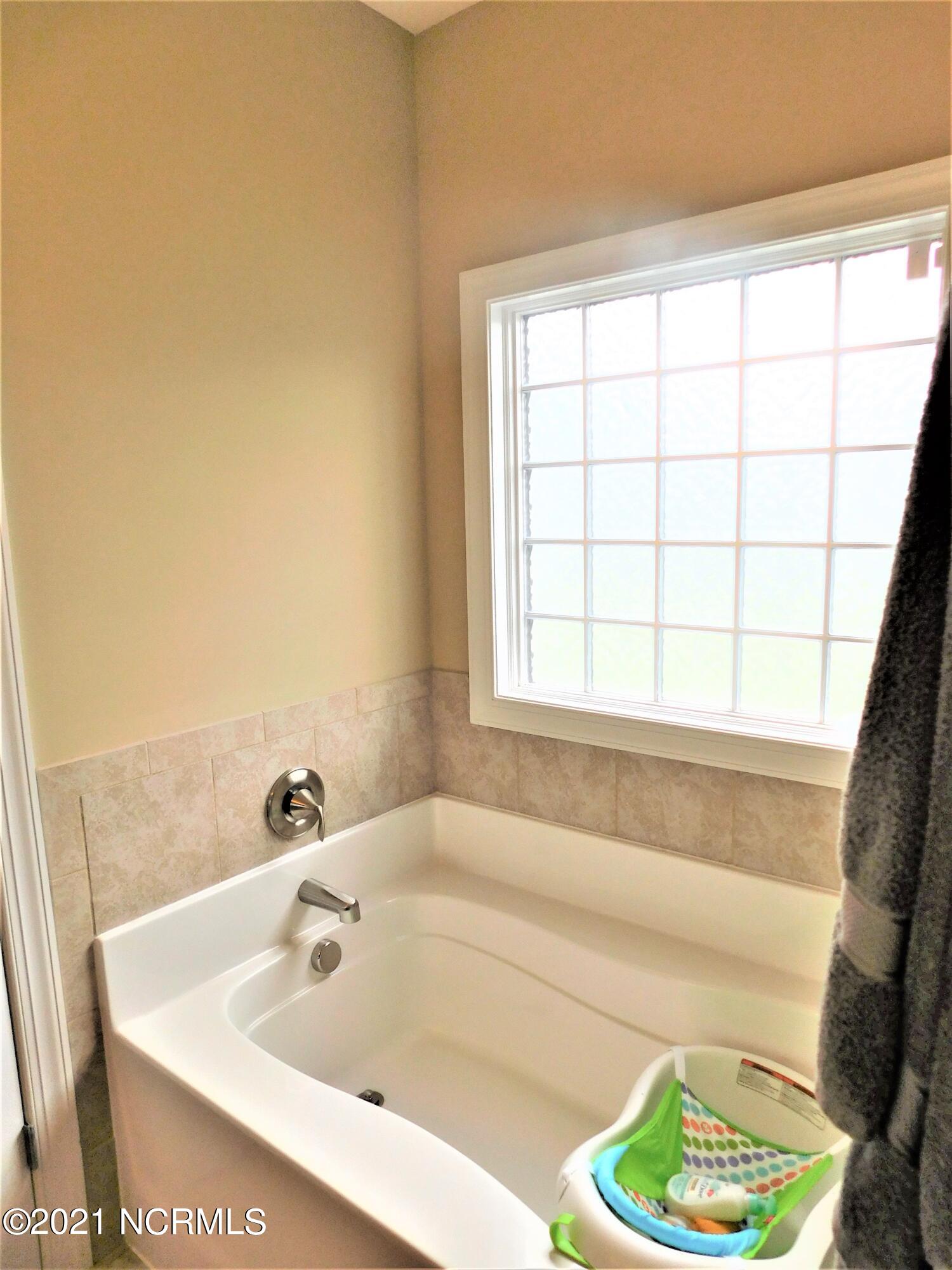 100553896 | Photo 12