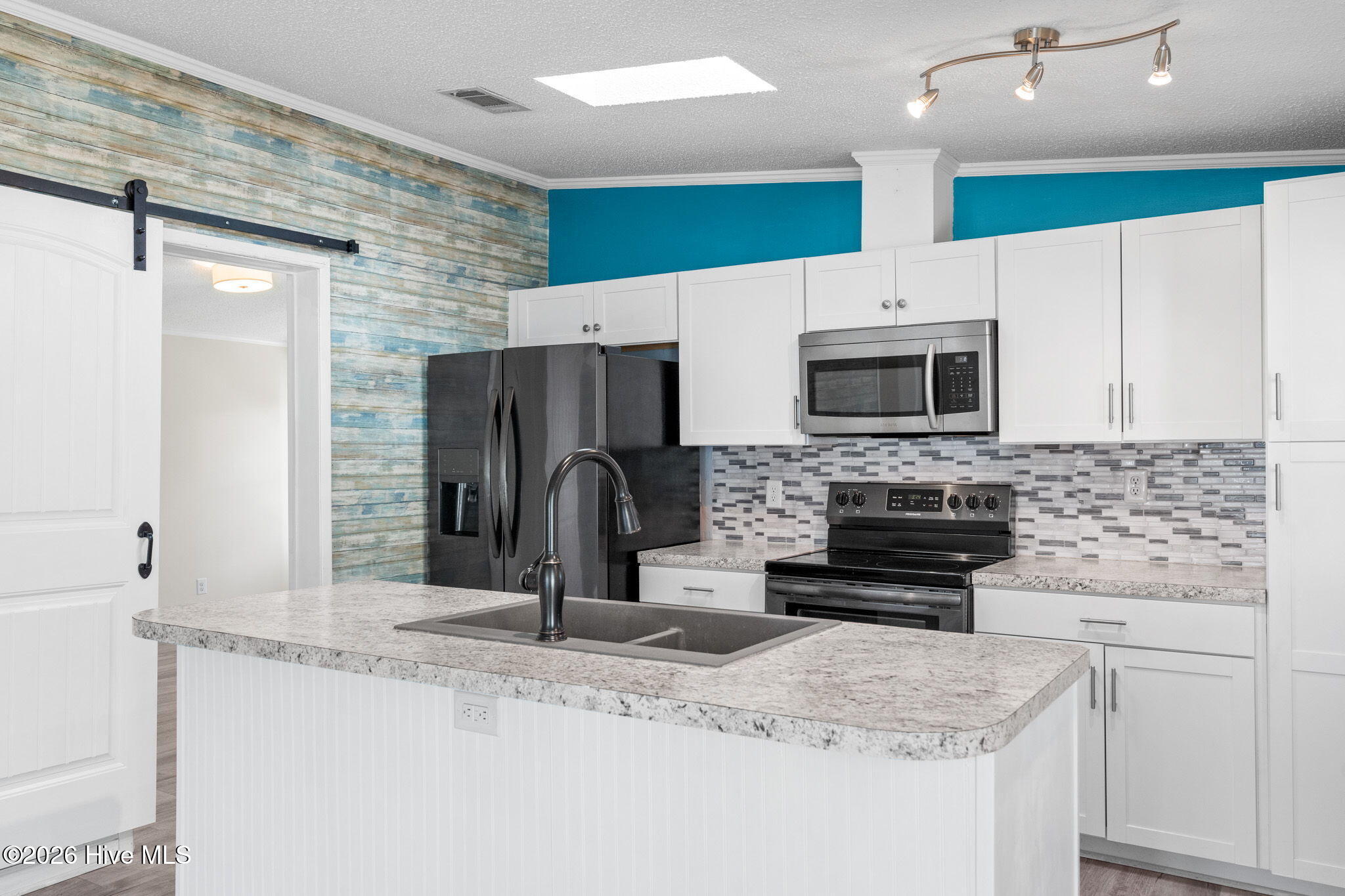 100555221 | Photo 13