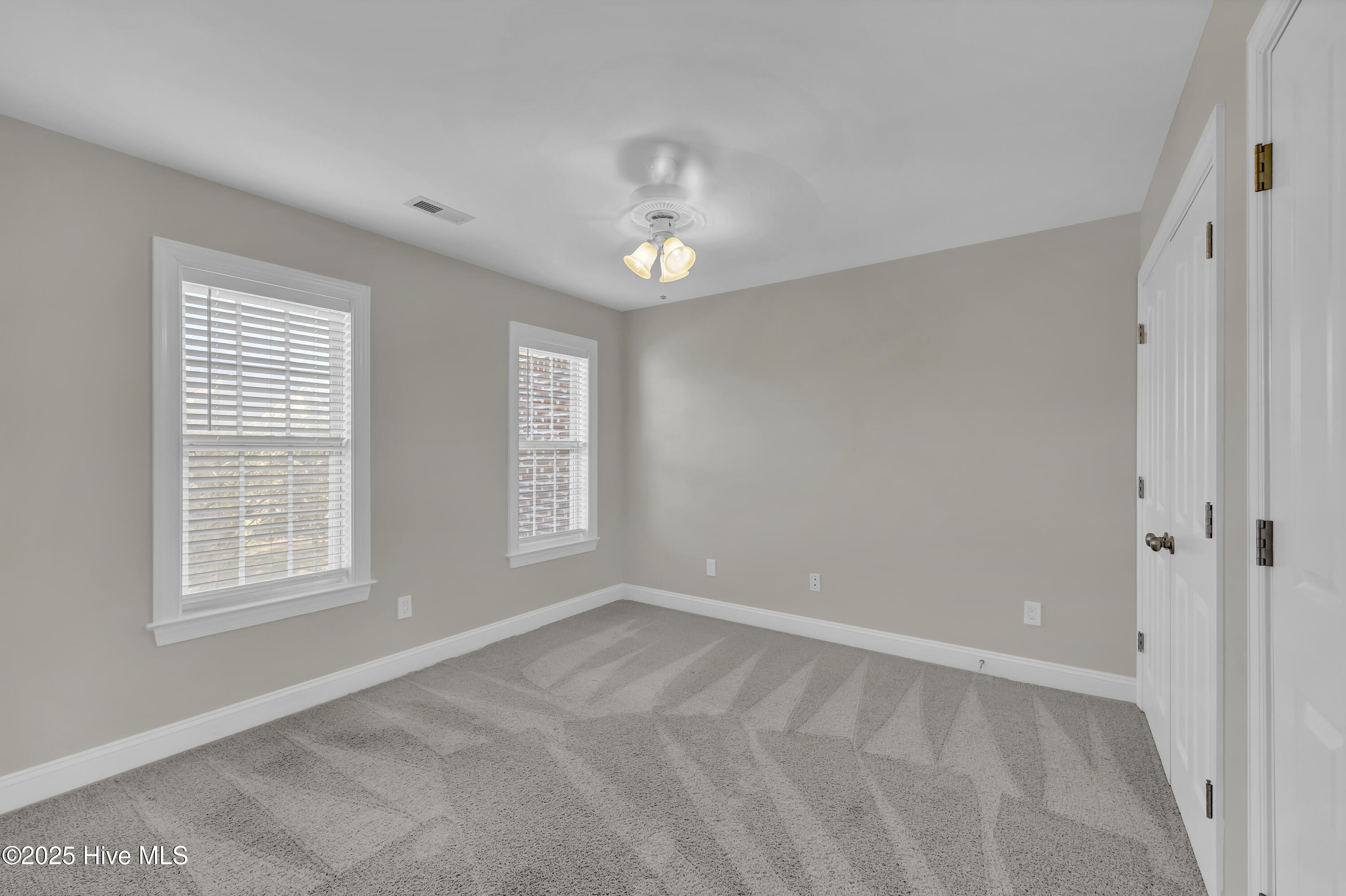 100545640 | Photo 19