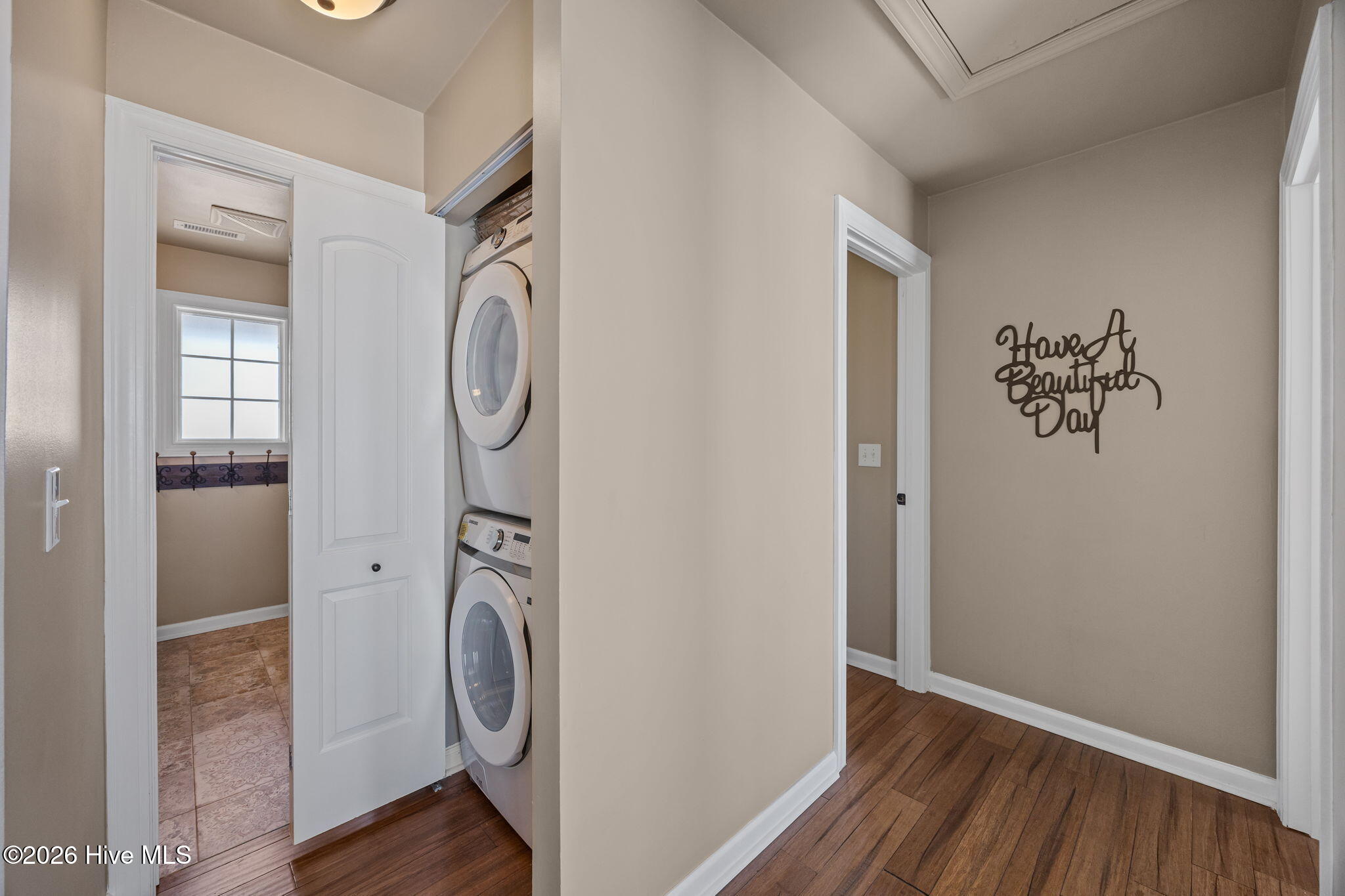 100559342 | Photo 28