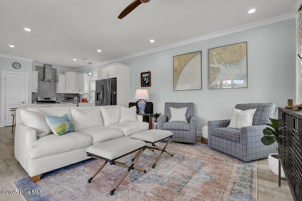 100538818 | Photo 11