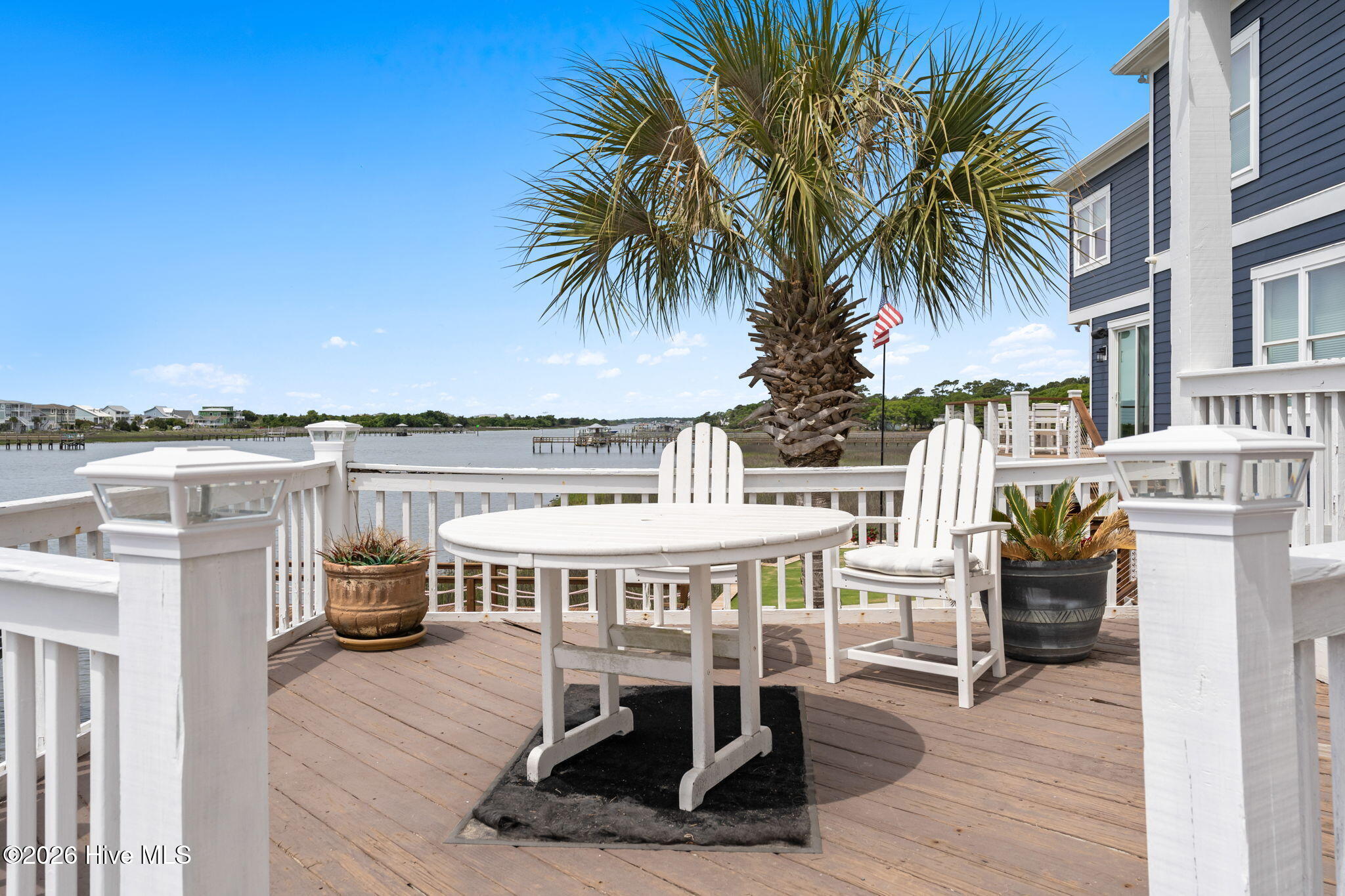 100570592 | Photo 43