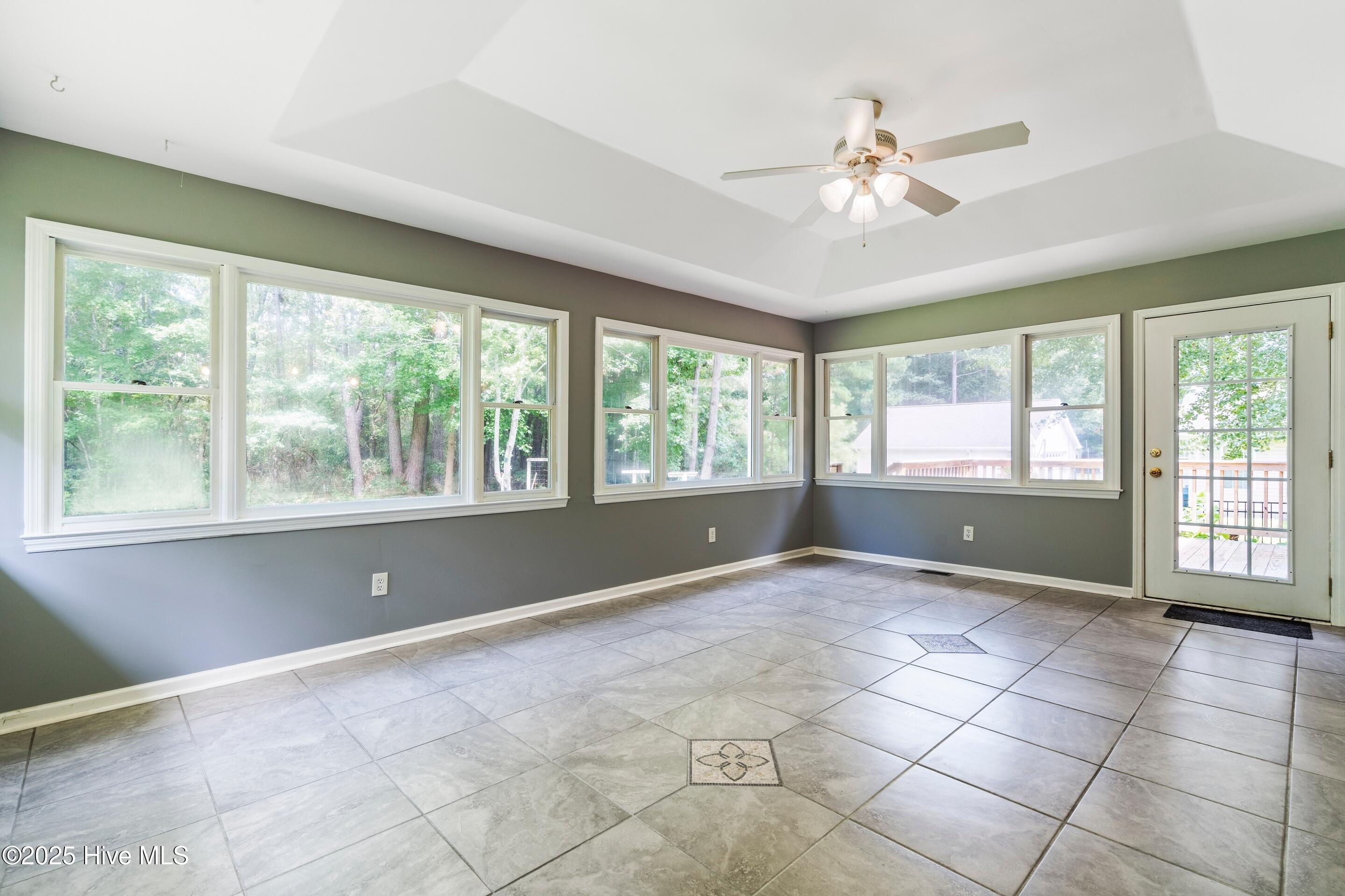 100527267 | Photo 21