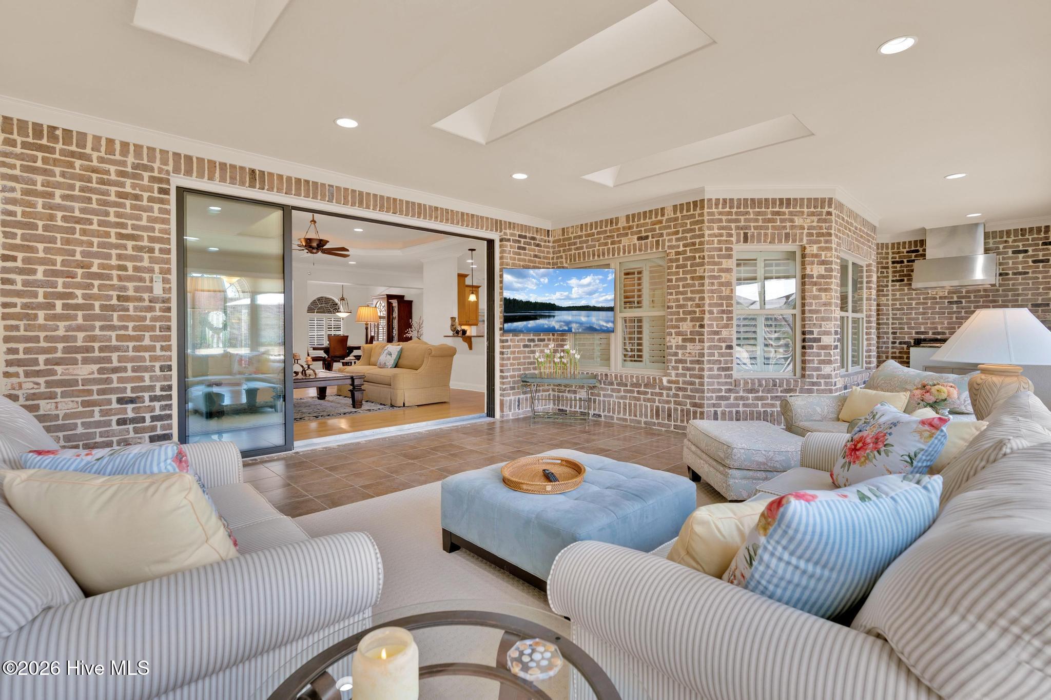 100559631 | Photo 40