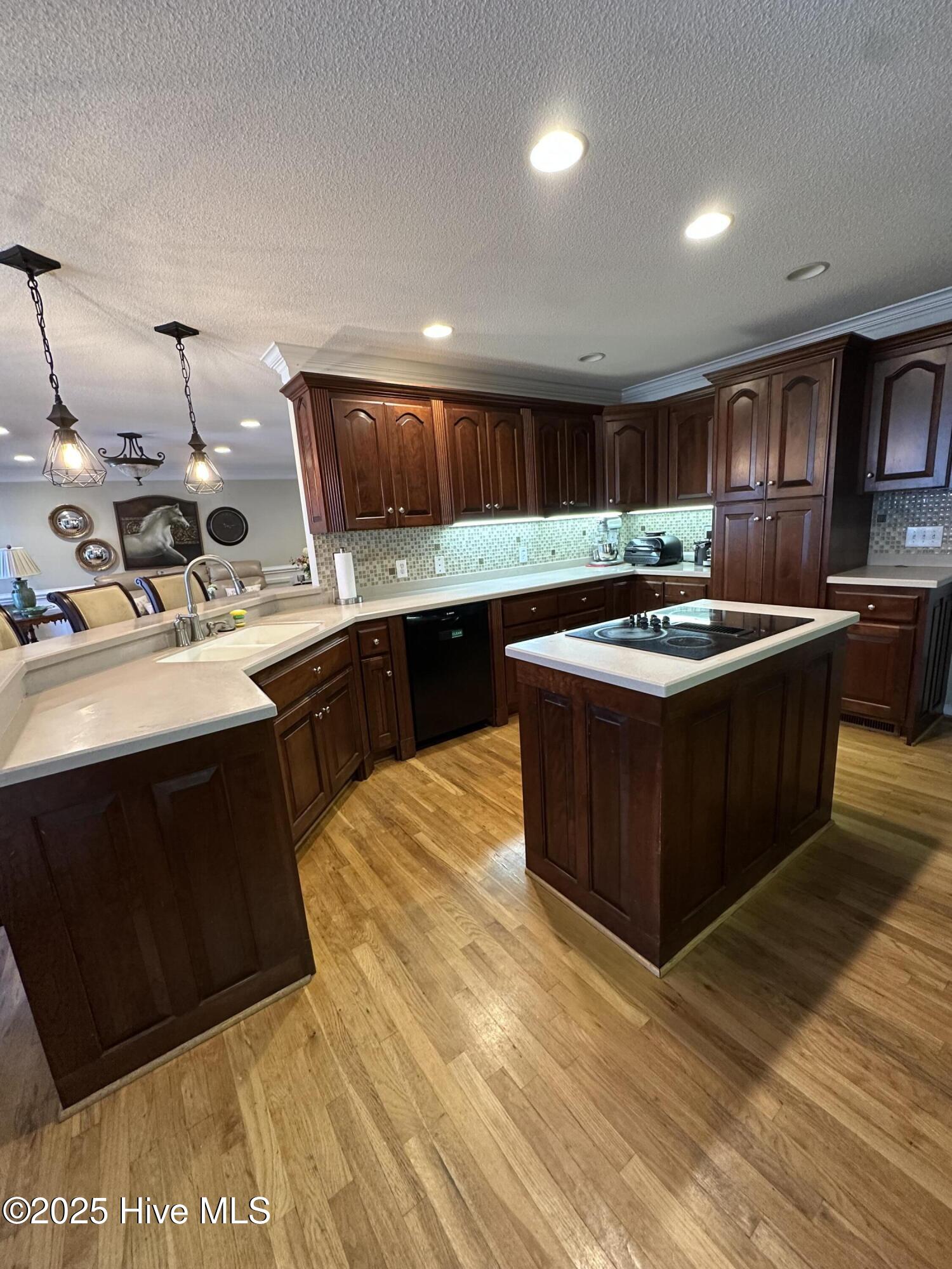 100514130 | Photo 36