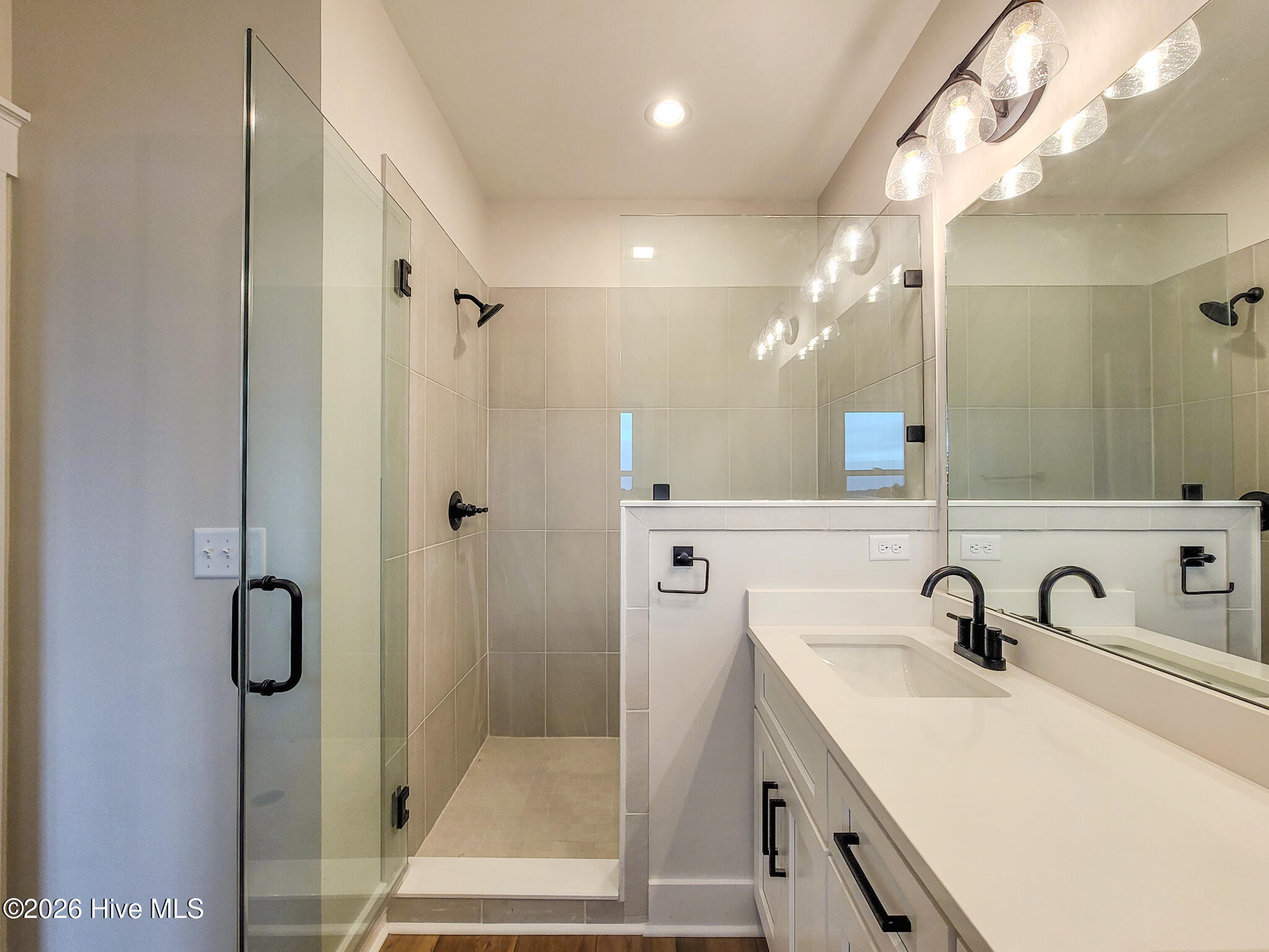 100553642 | Photo 46