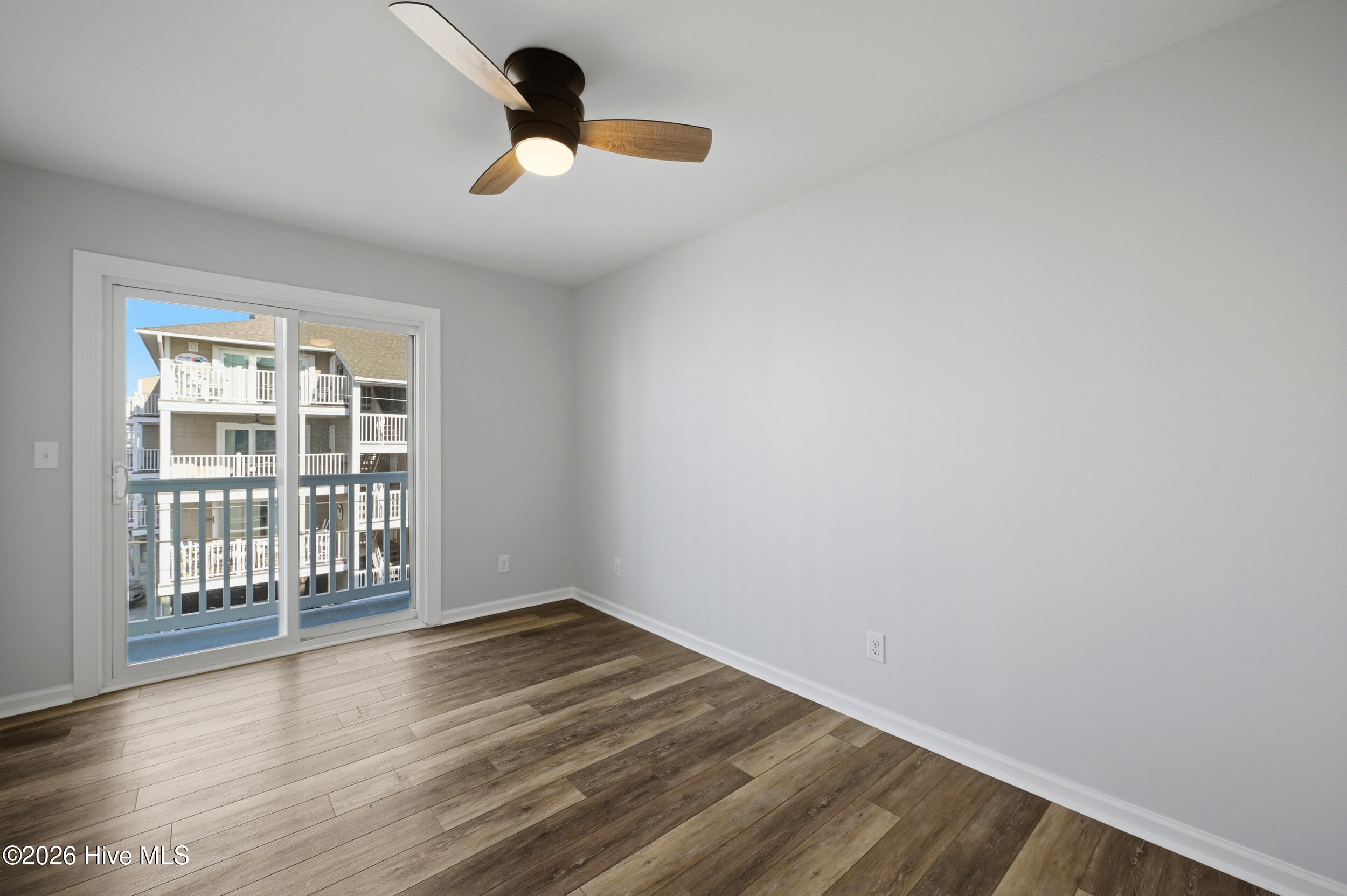 100566140 | Photo 20