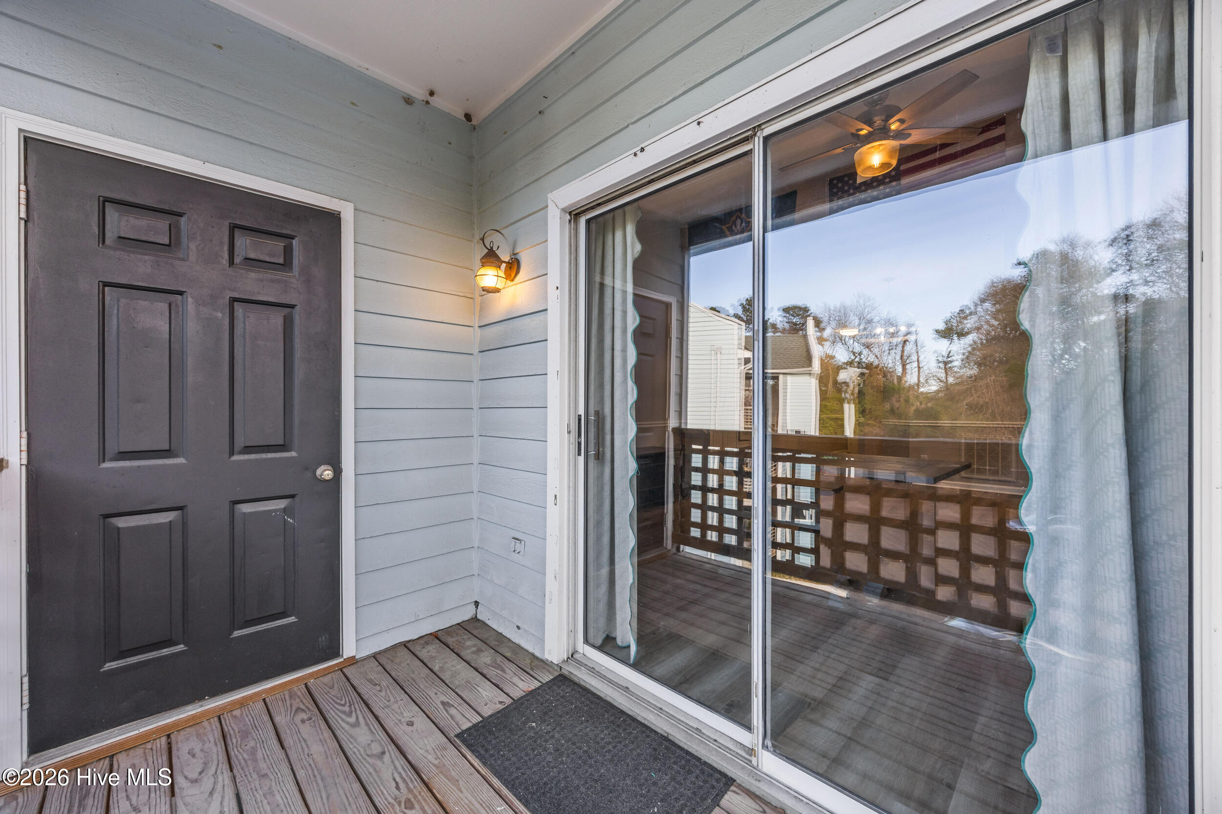 100551479 | Photo 23