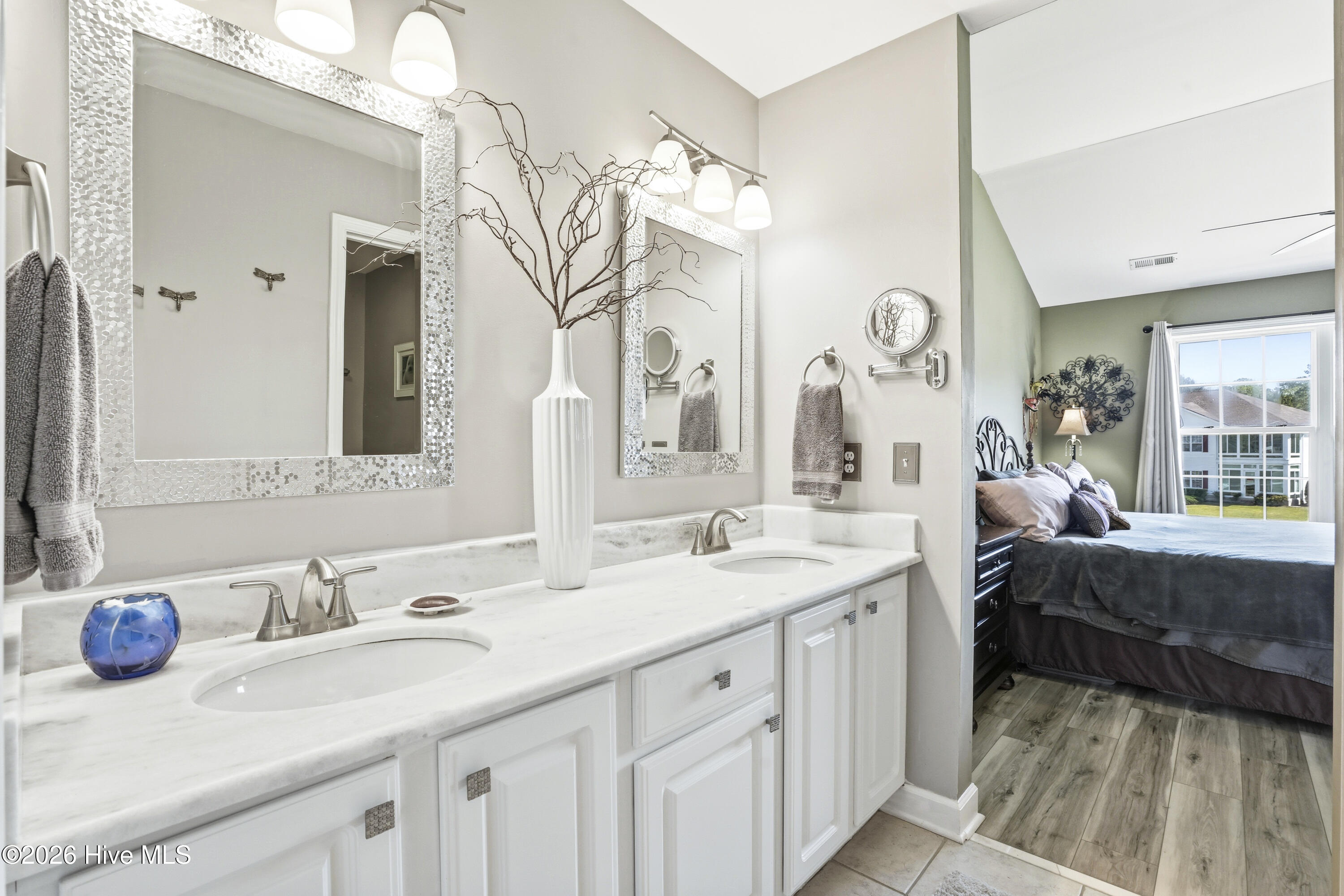 100564419 | Photo 24