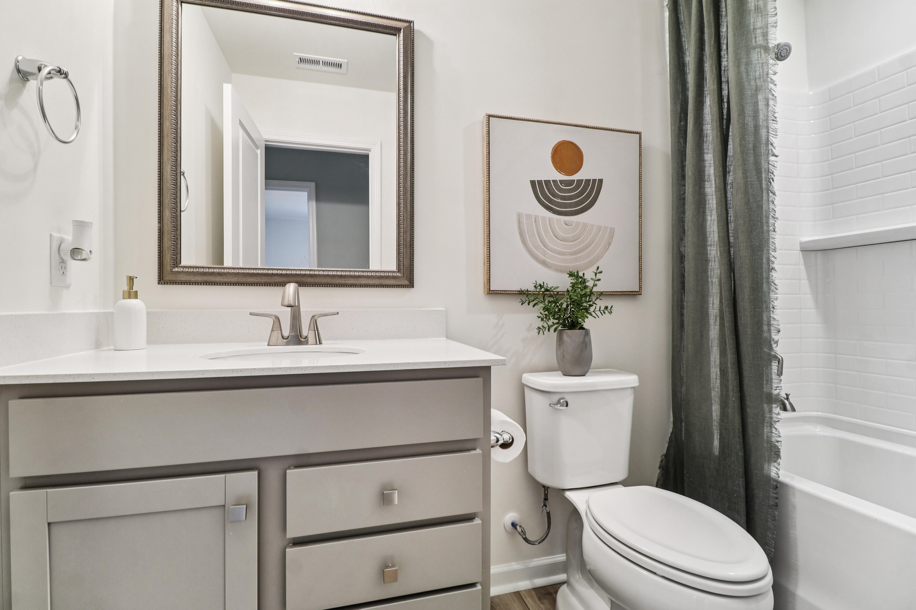 Photo of Model -Options and colors may vary.