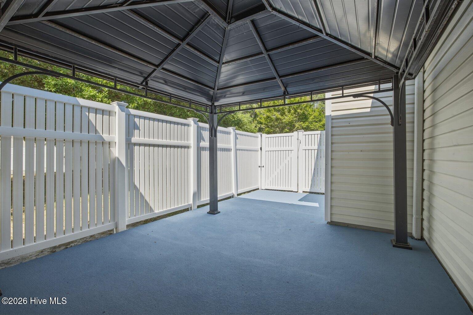 100564958 | Photo 35