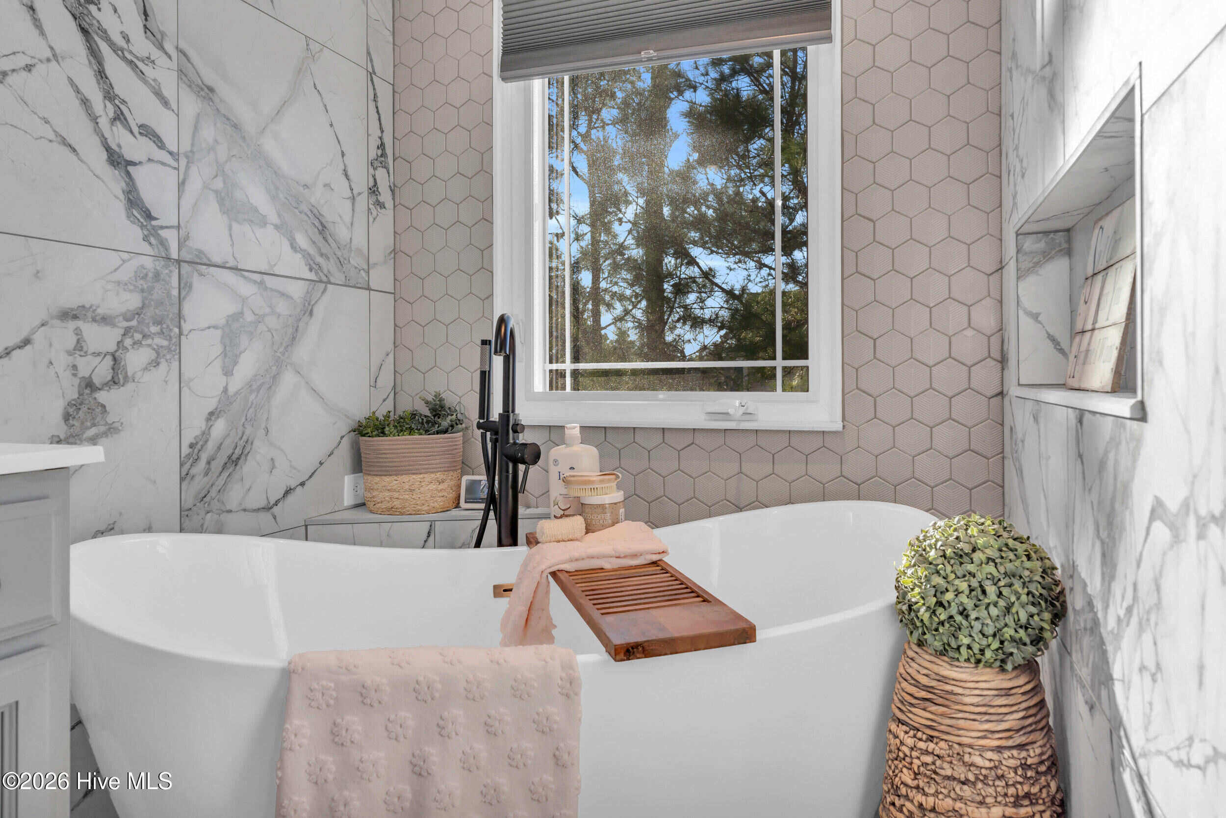 100556499 | Photo 21