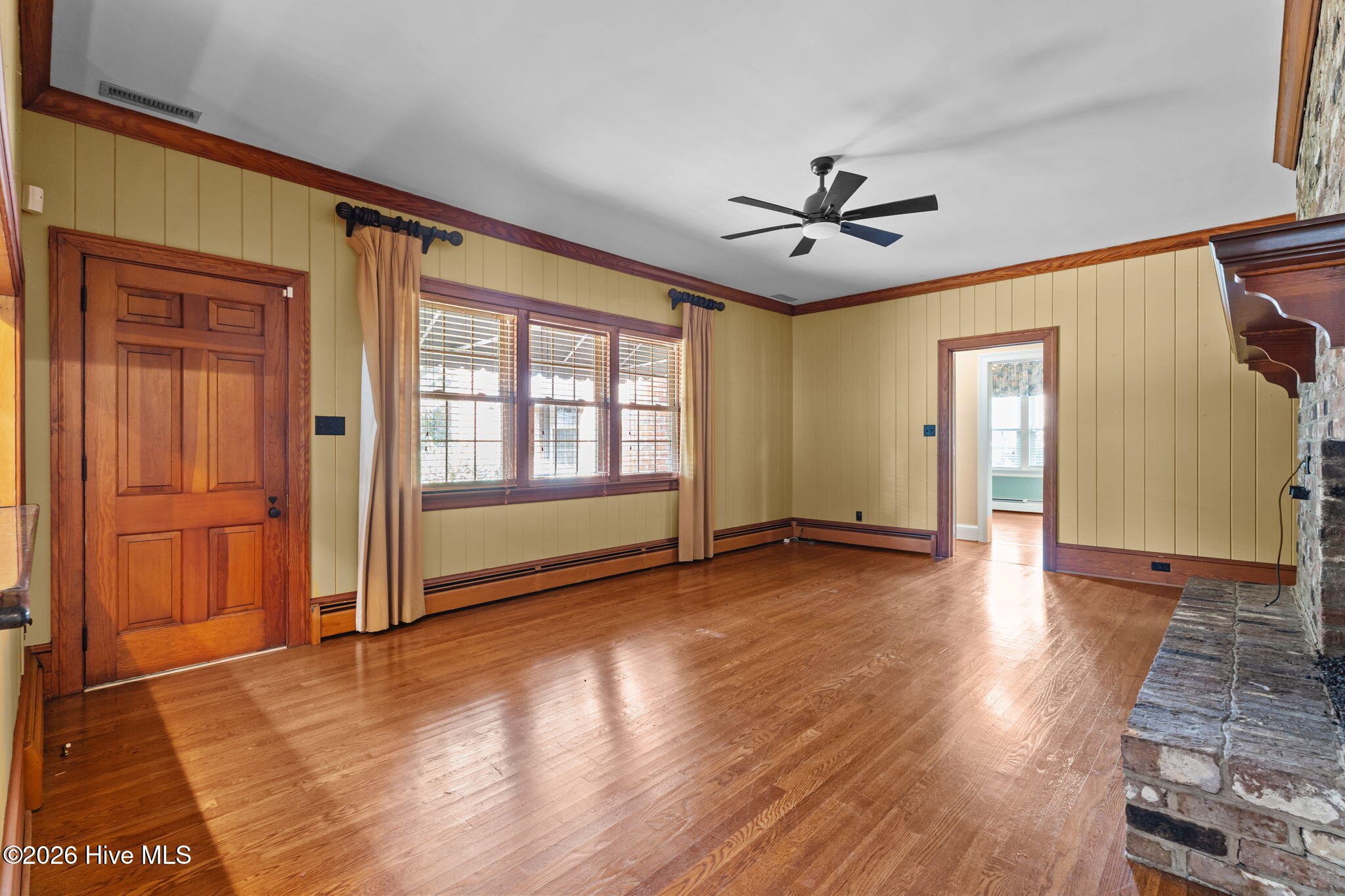 401 Brentwood Drive N