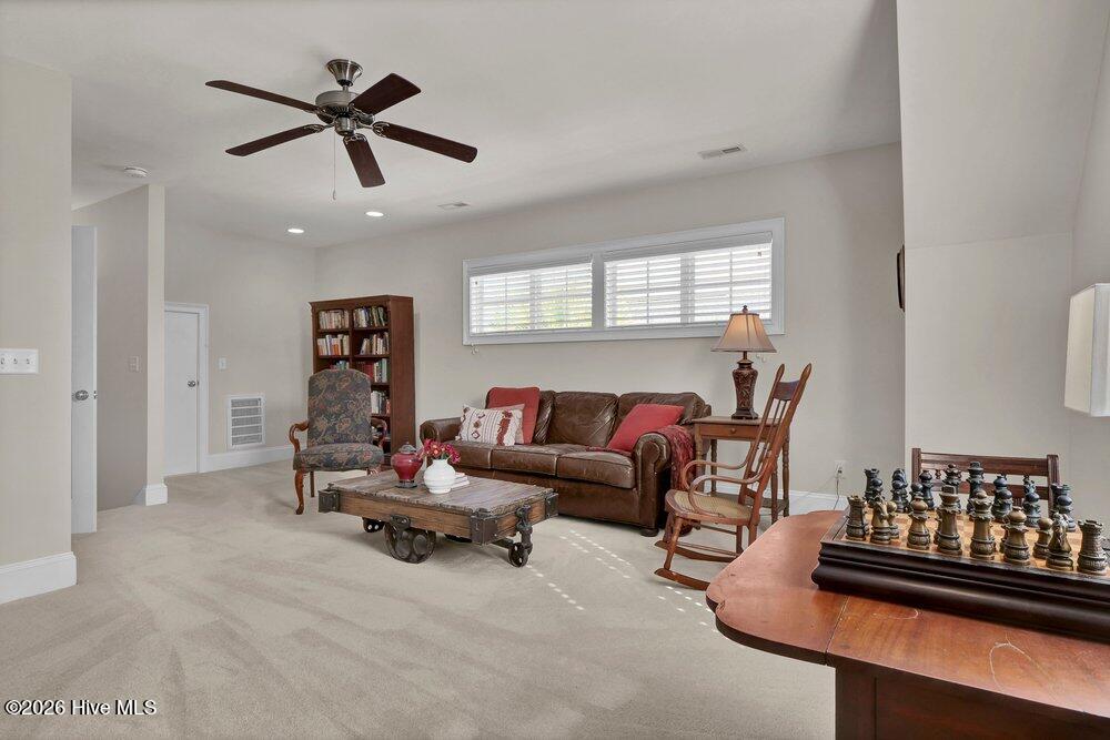 100550576 | Photo 40