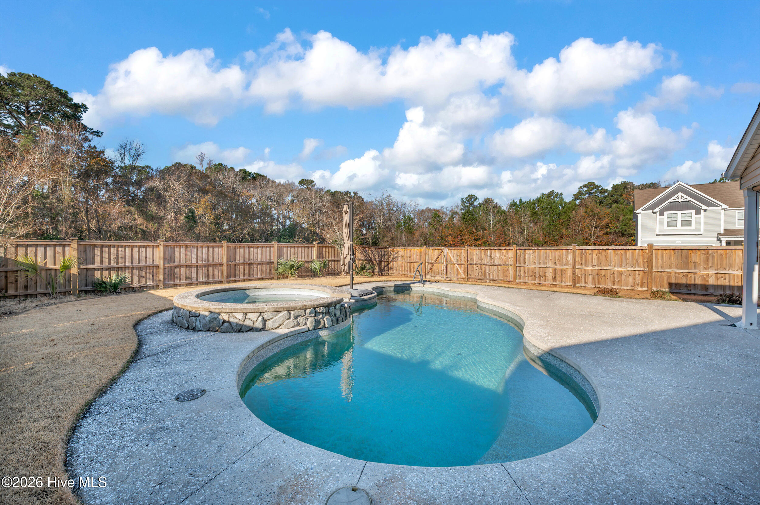 100547452 | Photo 38