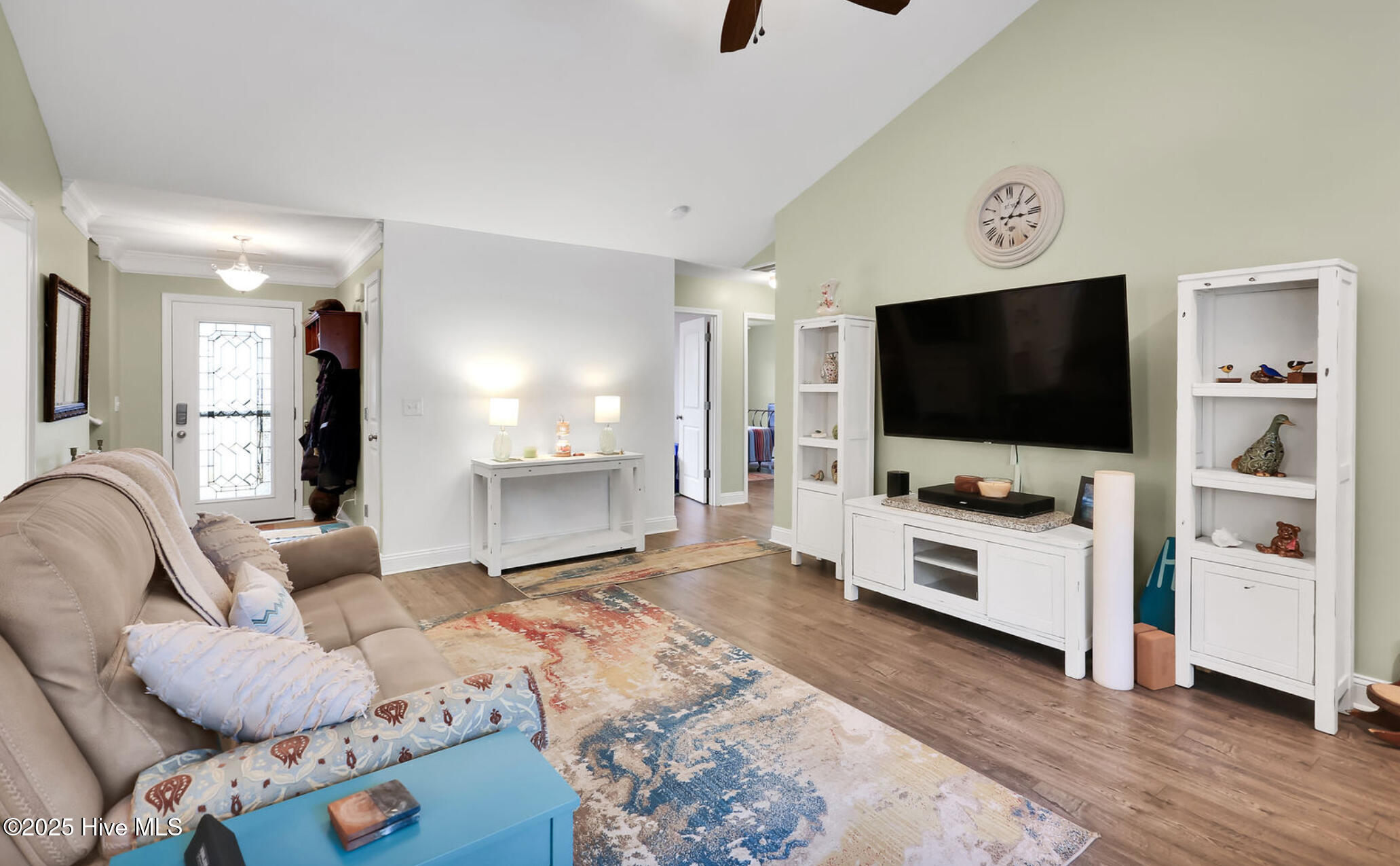 100547163 | Photo 11