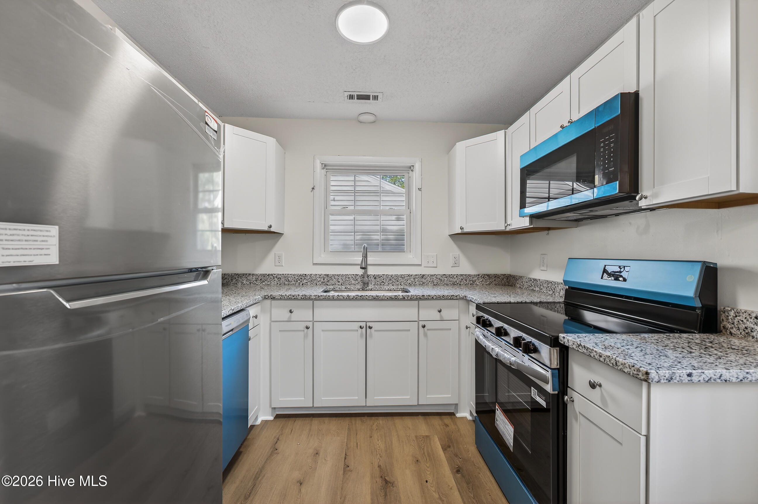 100555829 | Photo 11