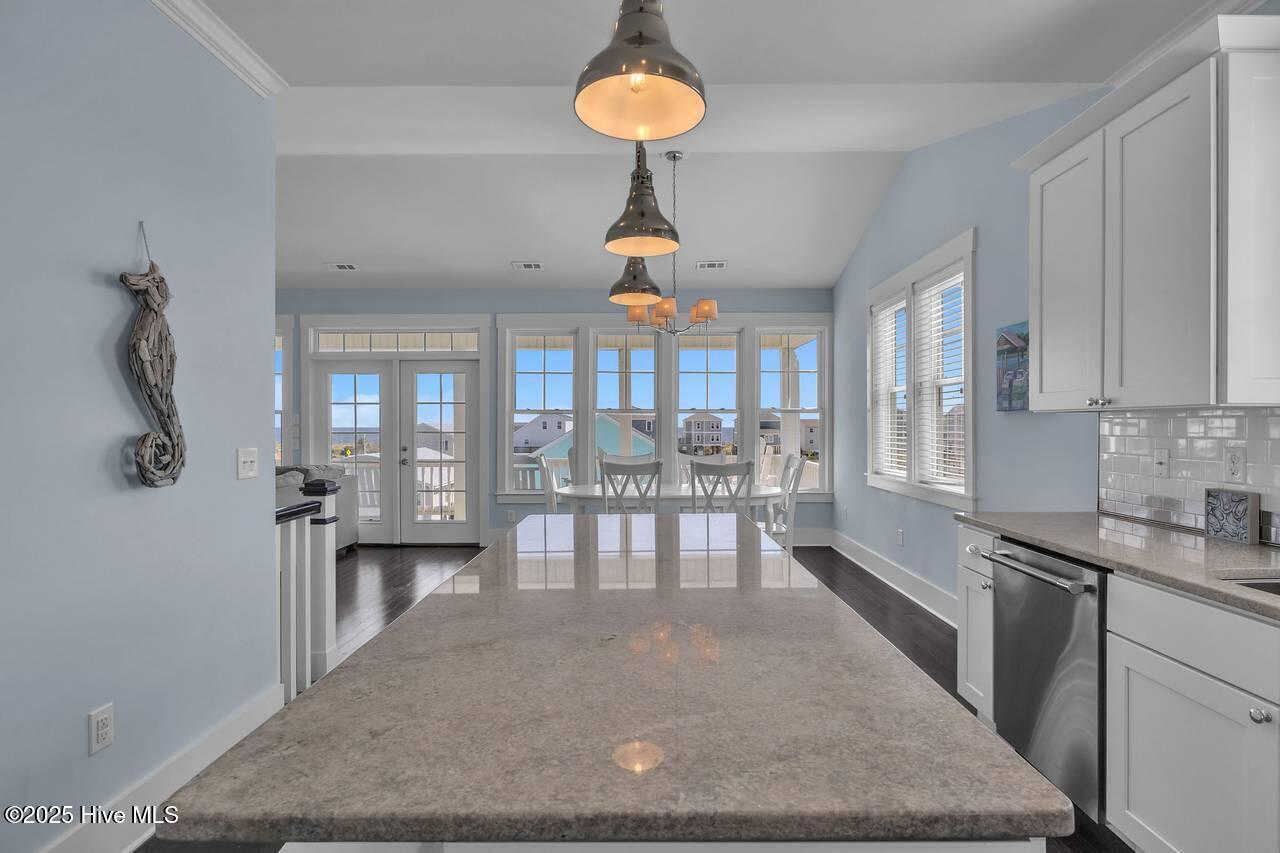 100543948 | Photo 19