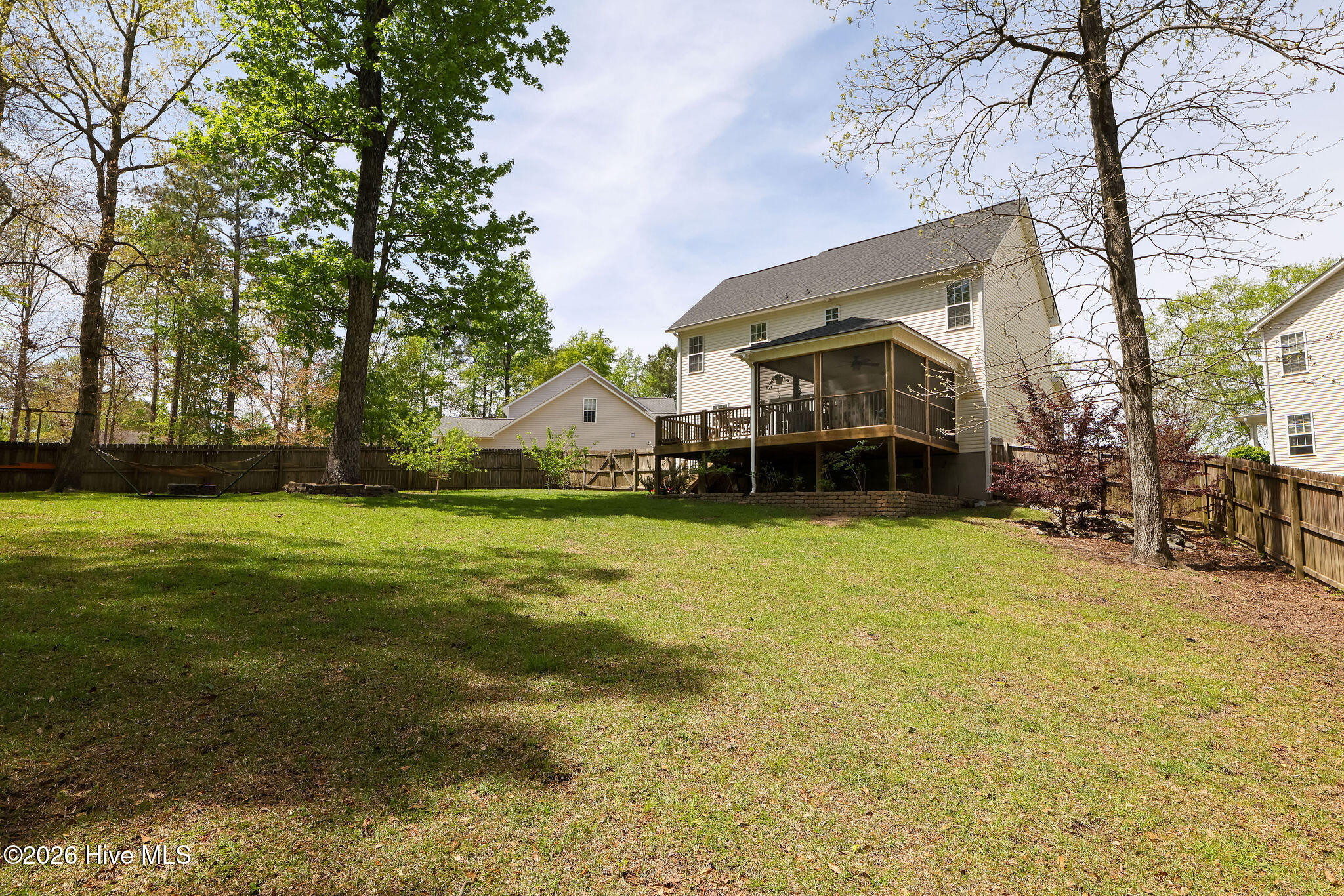 100565311 | Photo 33