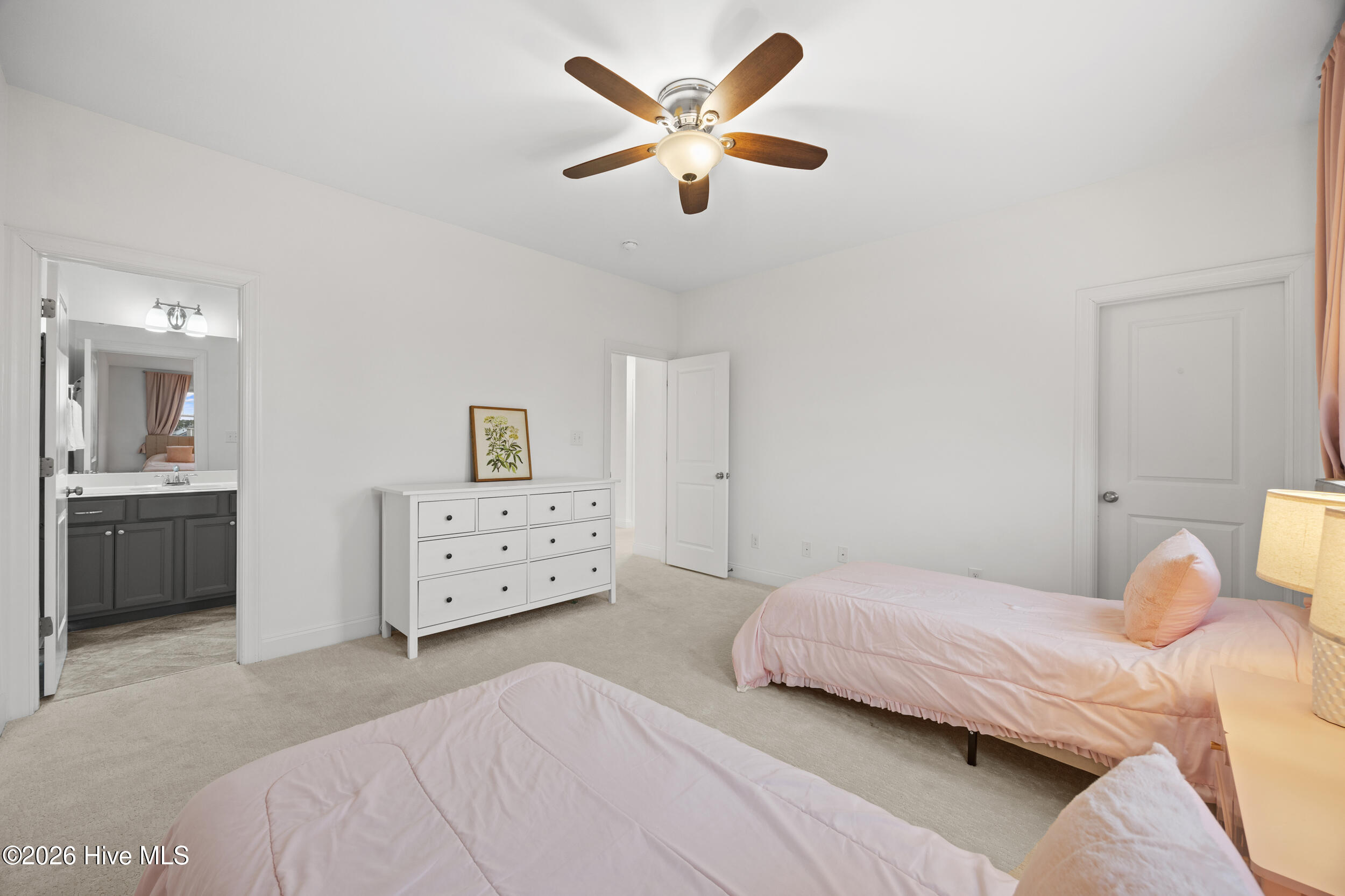 100554590 | Photo 31