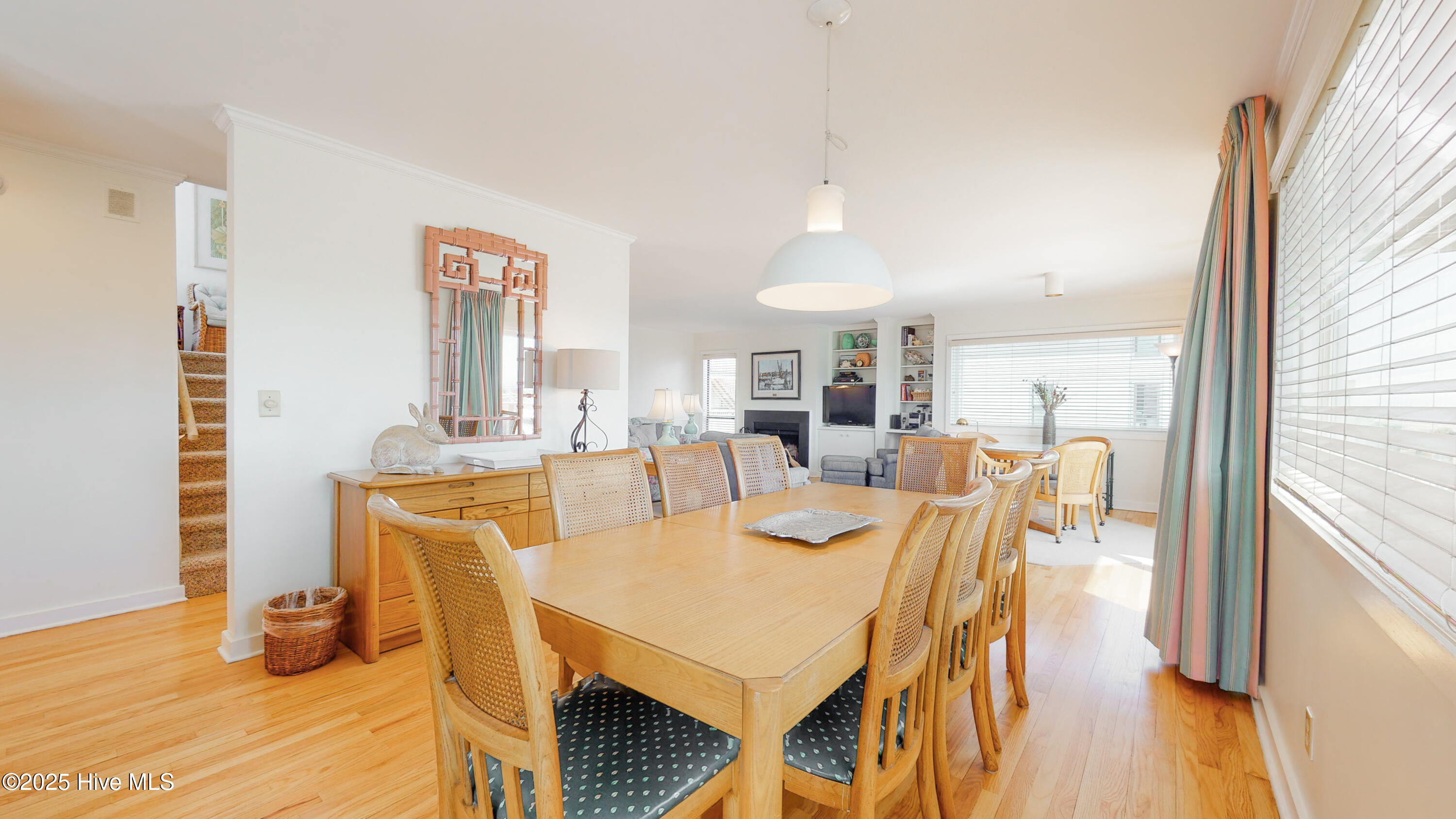 100529389 | Photo 35